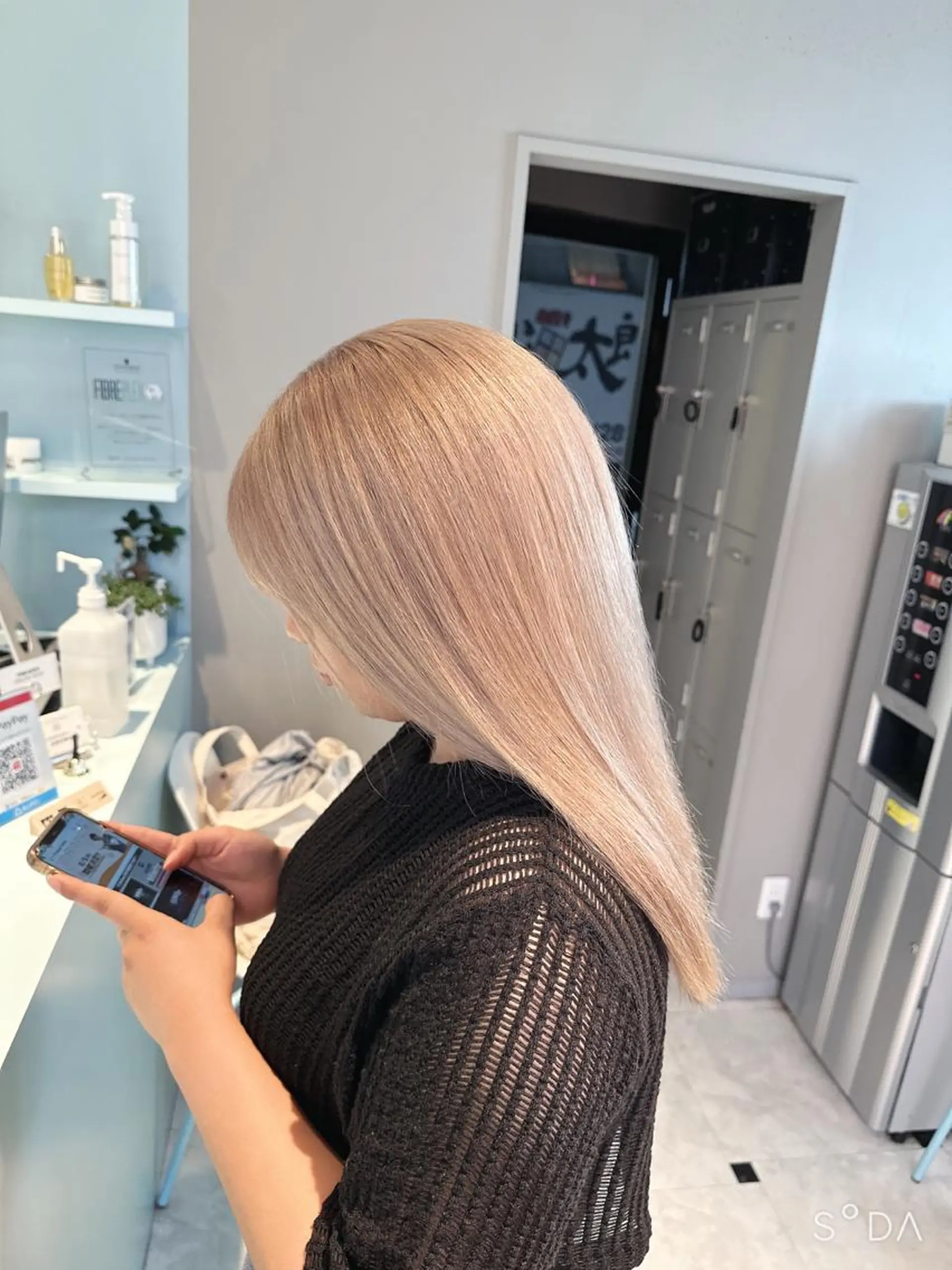 セミロング カラー 🪄池袋ハイトーン 🪄ブリーチカラーのヘアスタイル