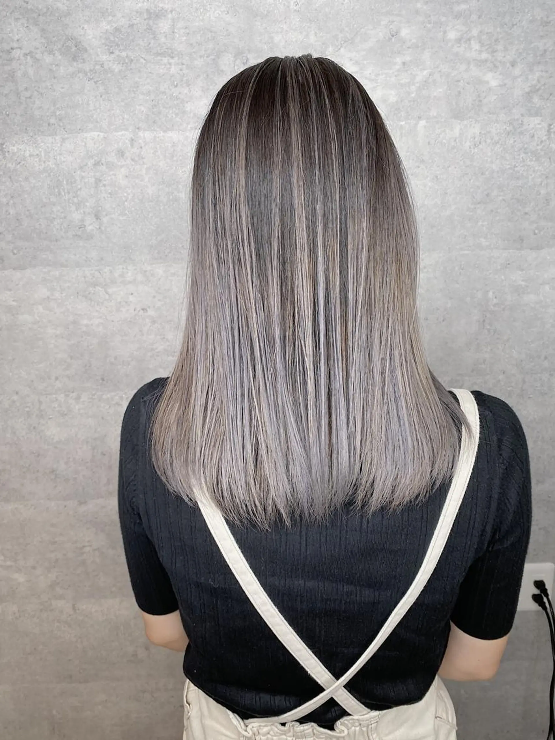 カラー ミディアム _WHITE 天王寺のヘアスタイル