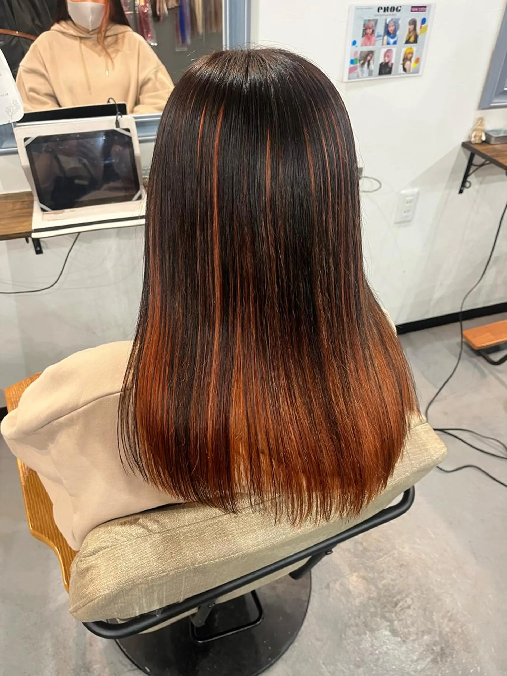 セミロング 川尻 詩織のヘアスタイル