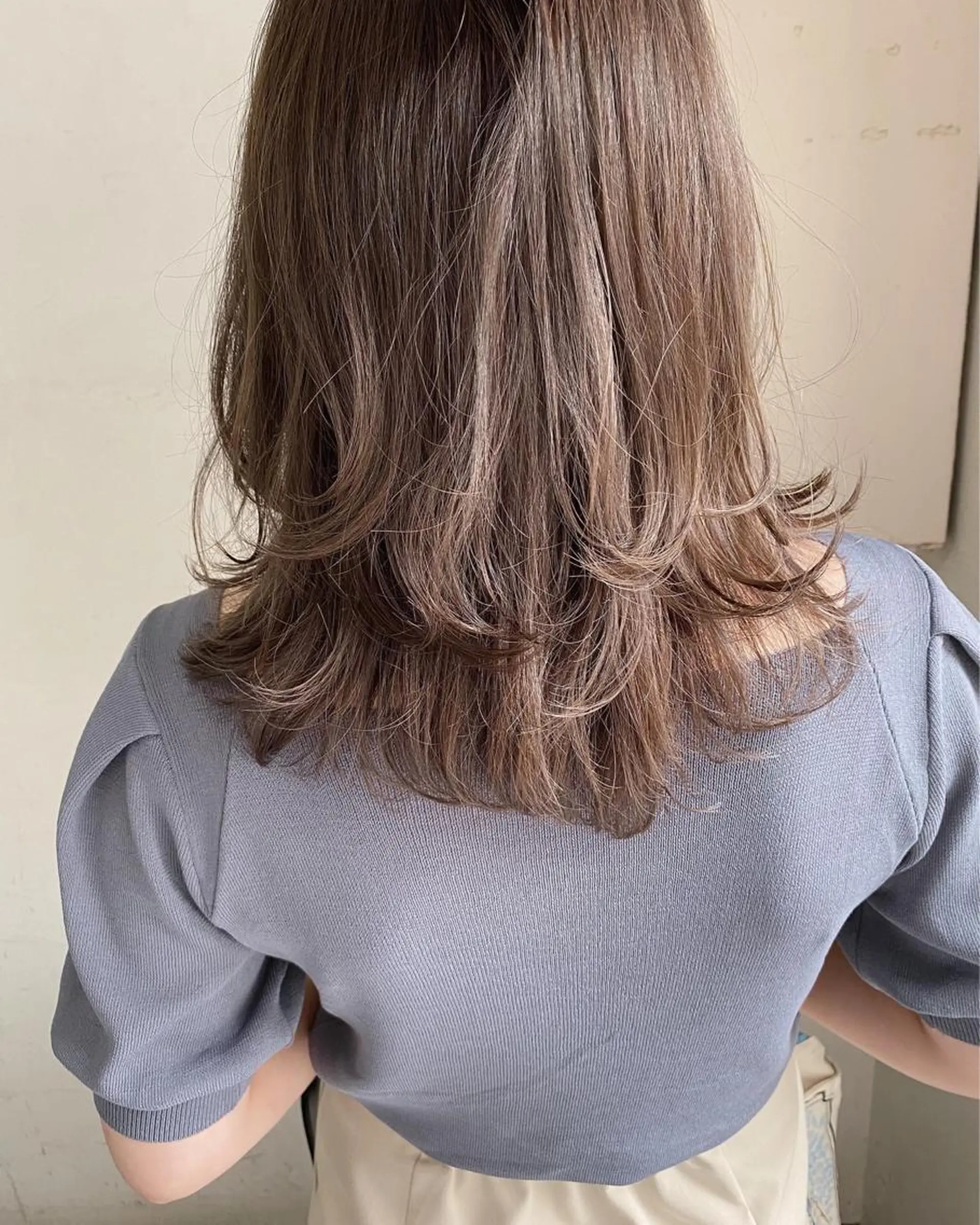 セミロング カラー グレージュ ハイライトカラー ハイライト レイヤーカット✂️ 横浜No1♡下鳥翔子のヘアスタイル