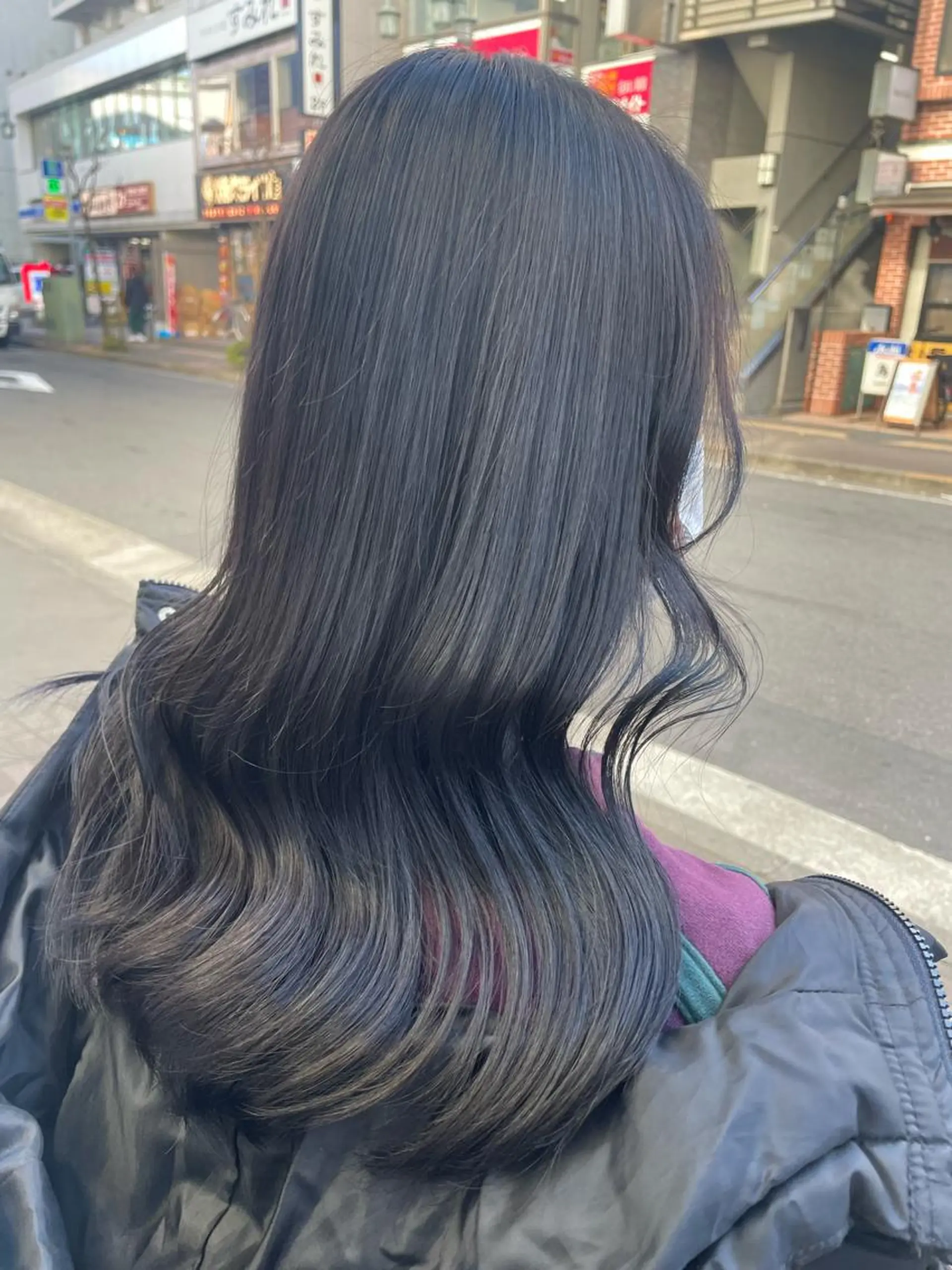 セミロング カラー 黒髪 ブルーカラー ブルーブラック 韓国ヘア🦋 MIYUのヘアスタイル