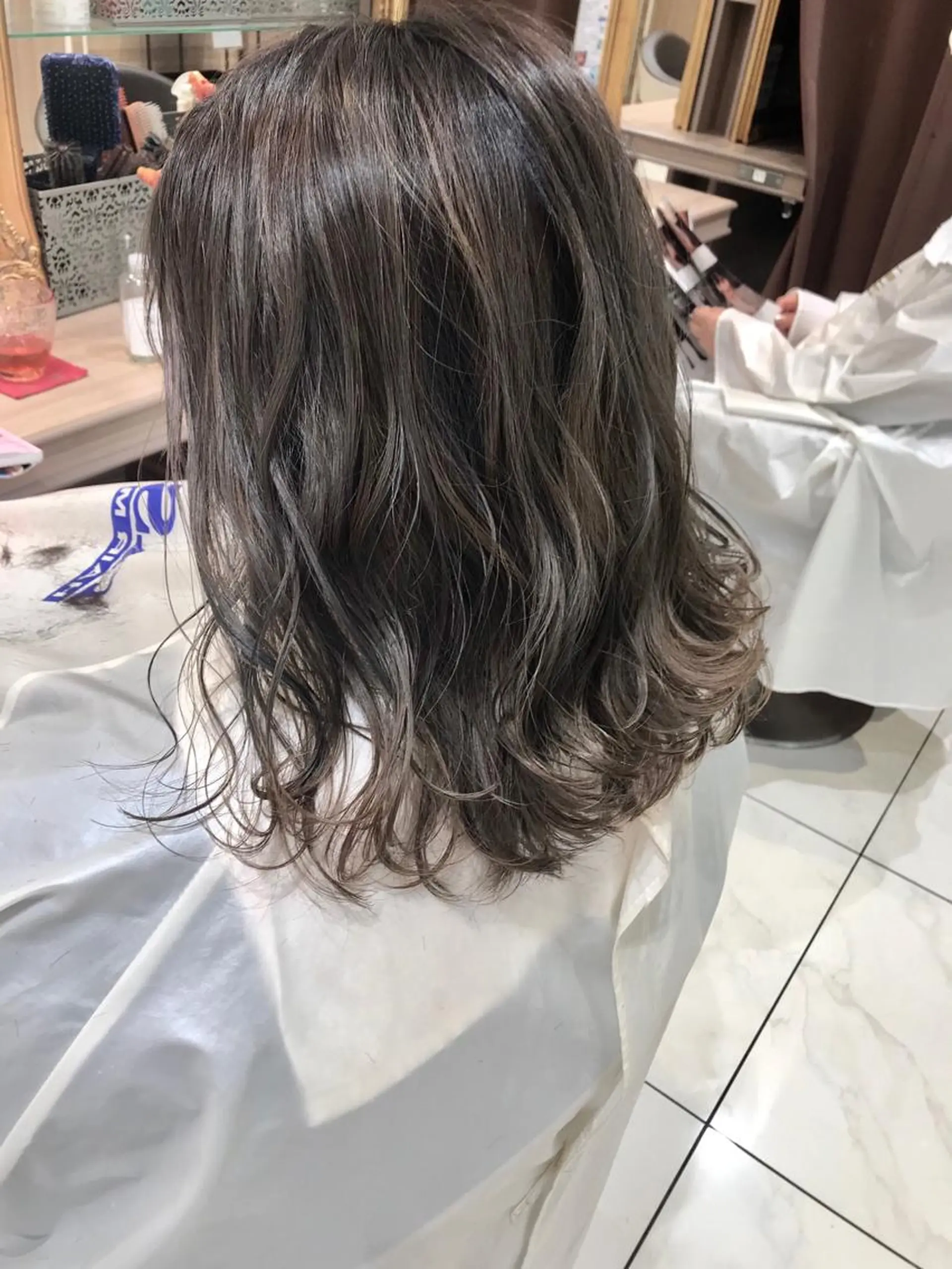 カラー ヘアカラー トリートメント 島袋 ナオユキのヘアスタイル