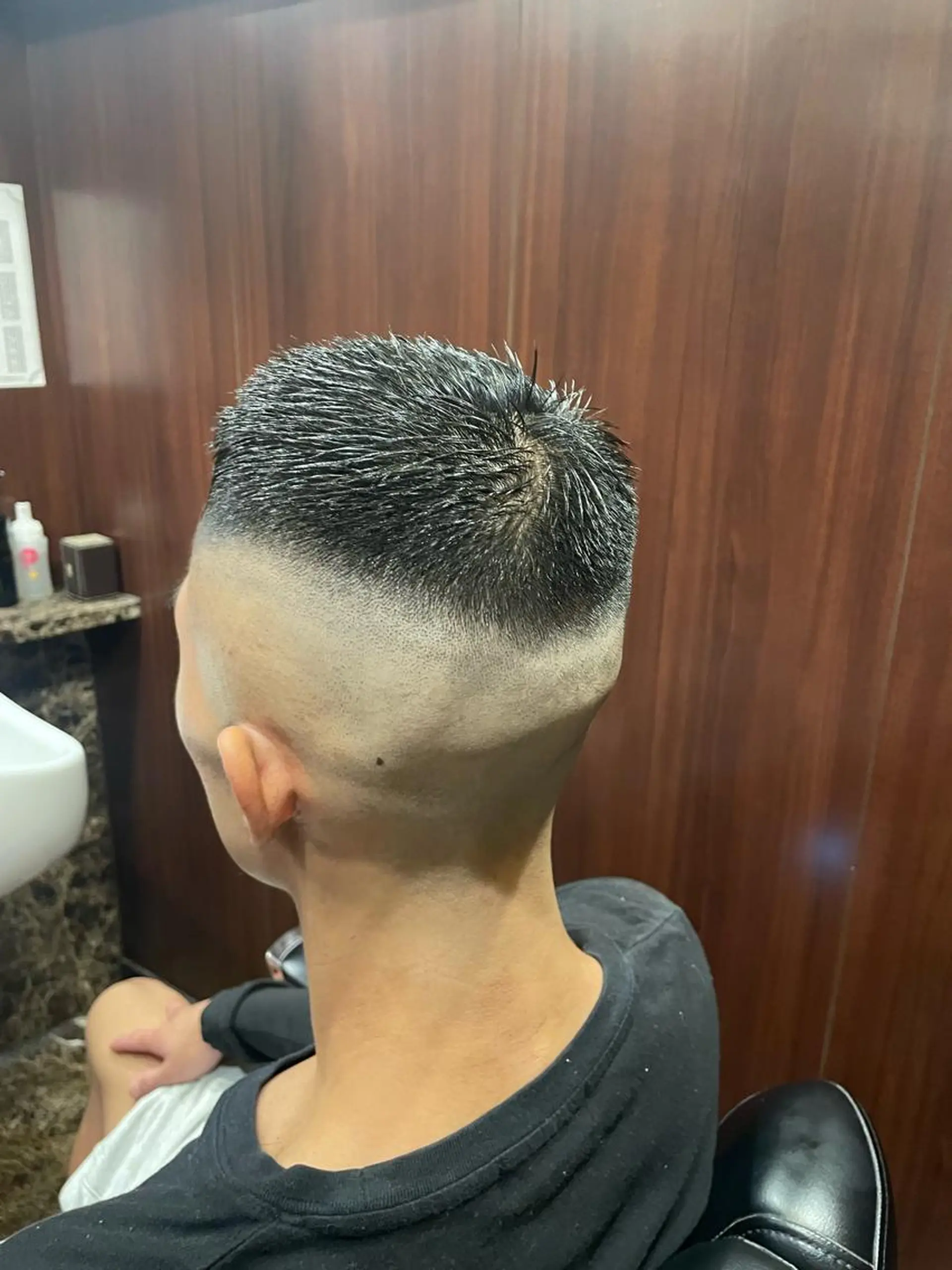 ショート メンズ 海老原 コウのヘアスタイル