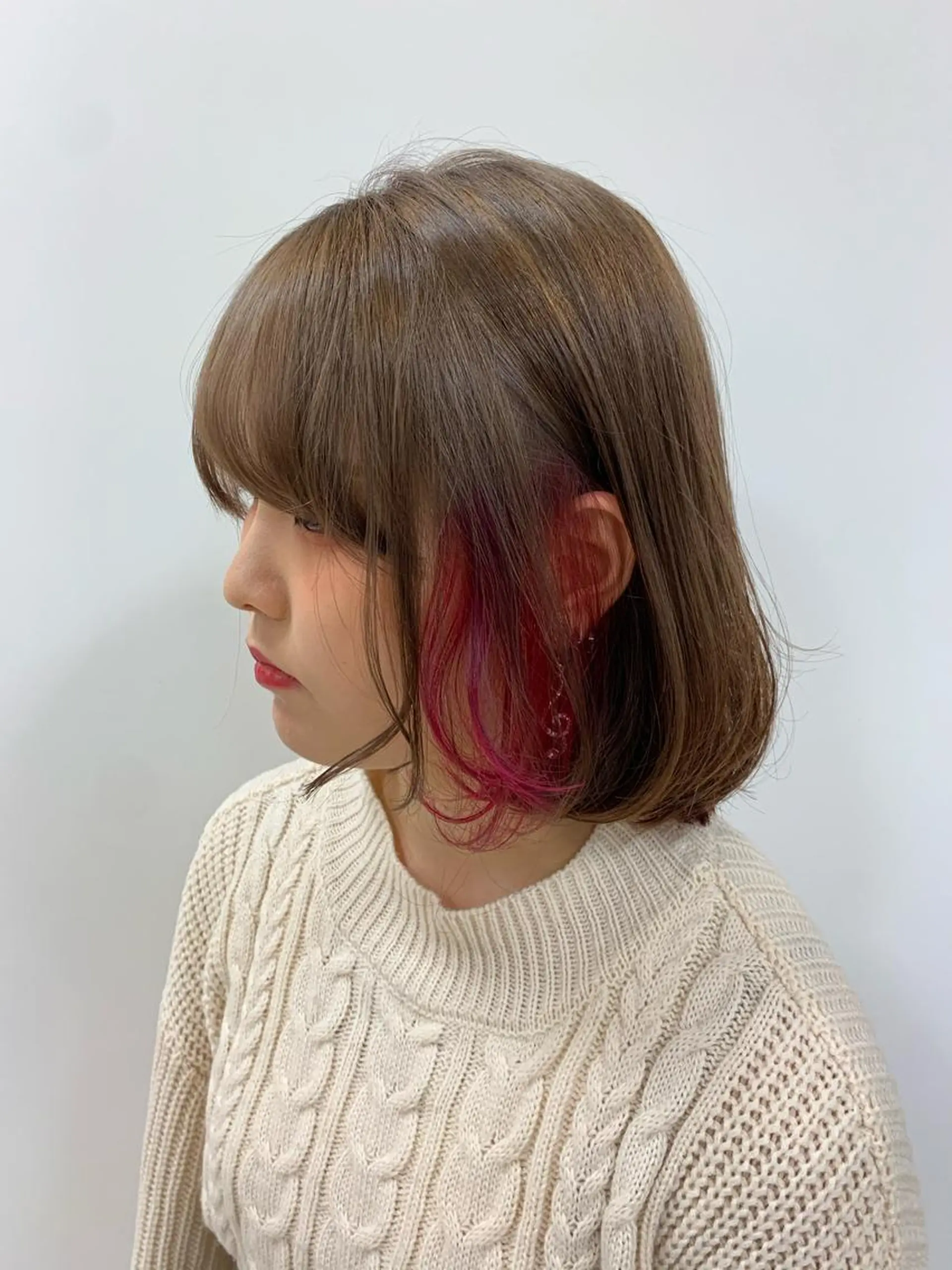 ミディアム カラー ベージュカラー ミルクティーベージュ ピンクカラー 顔まわりカット✄ ベージュカラー🧸のヘアスタイル