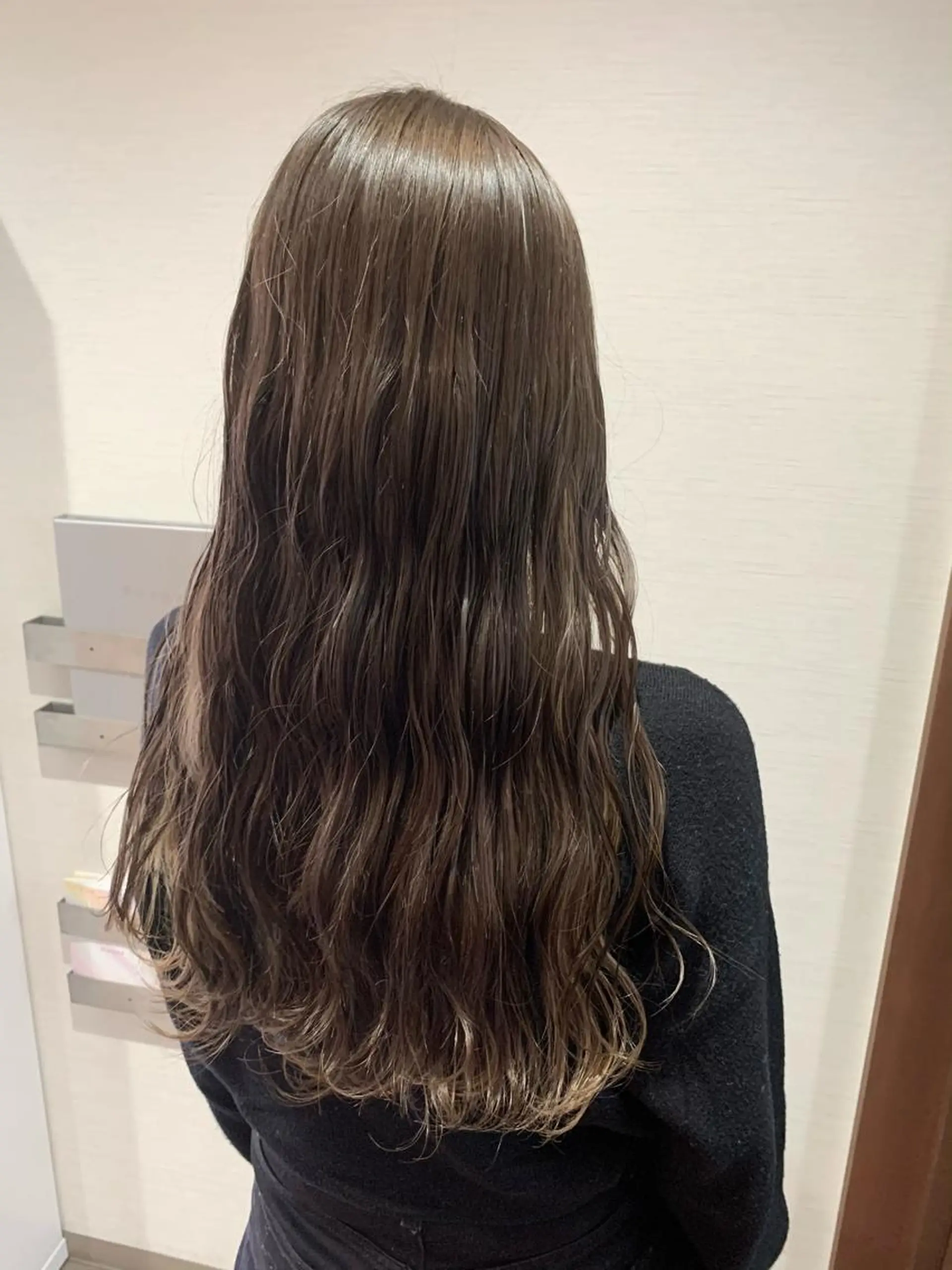 ロング カラー 蓮見  友里のヘアスタイル