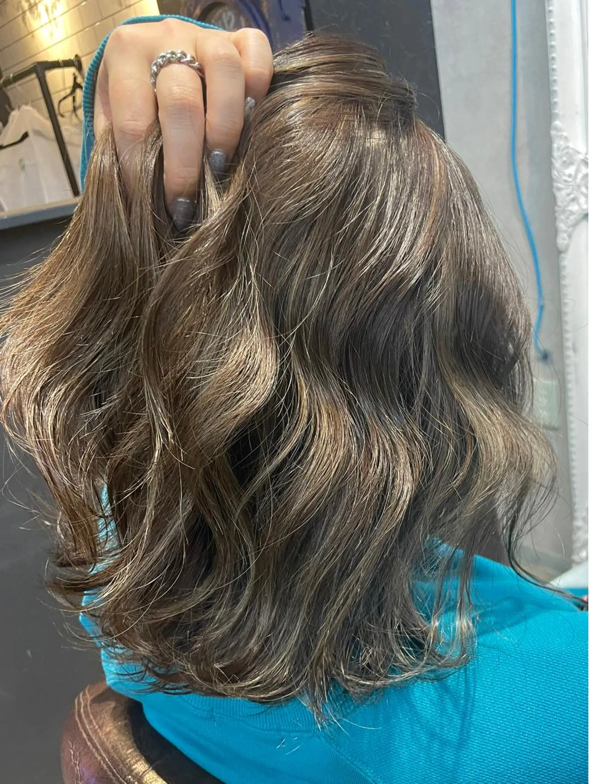 ミディアム カラー 【aini天王寺】 𝐚𝐢𝐫𝐢✂︎のヘアスタイル