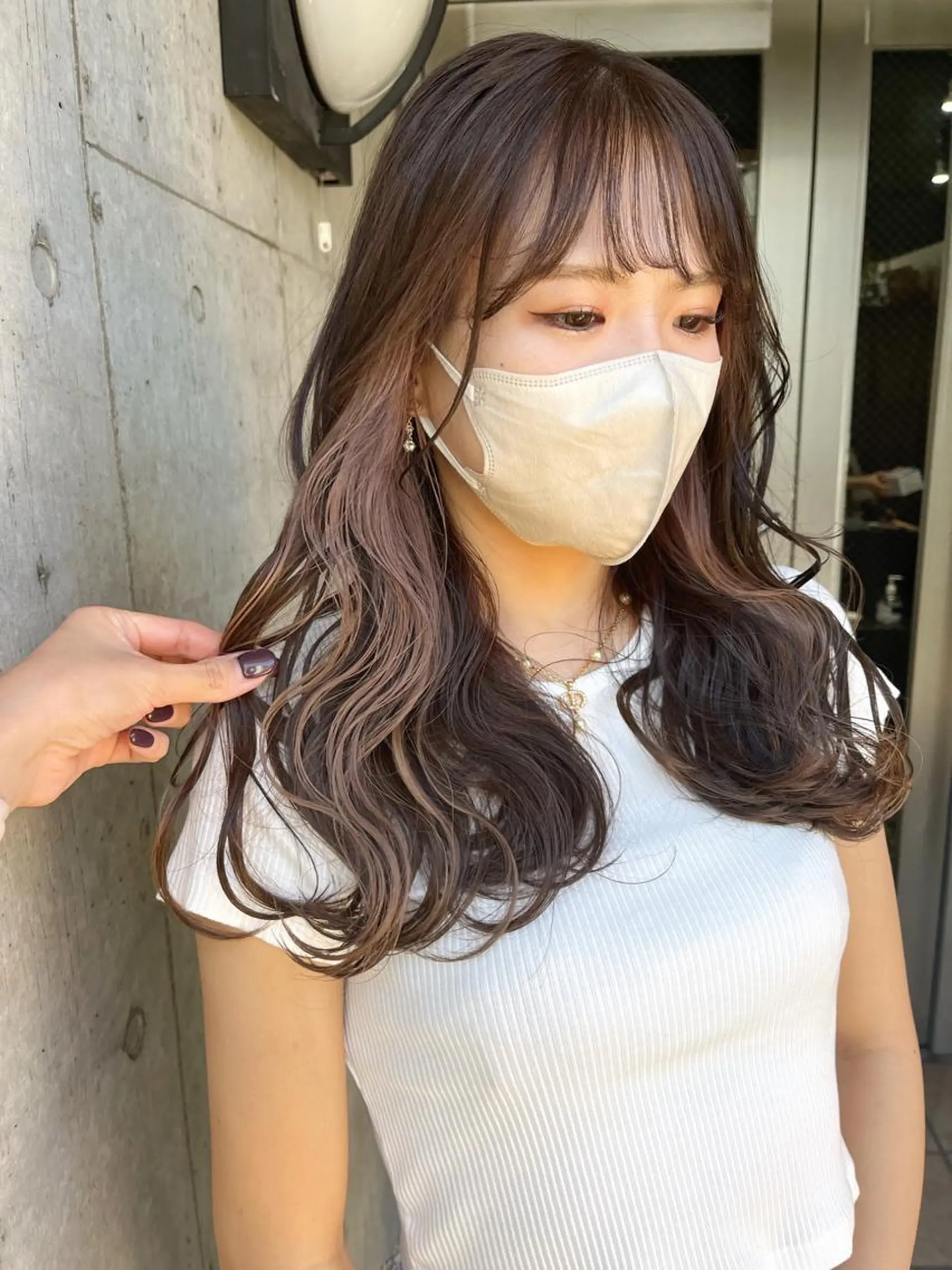 ロング カラー ベージュカラー イヤリングカラー インナーカラー ホワイトベージュ ミルクティーベージュ ブリーチ 店長 清水のヘアスタイル