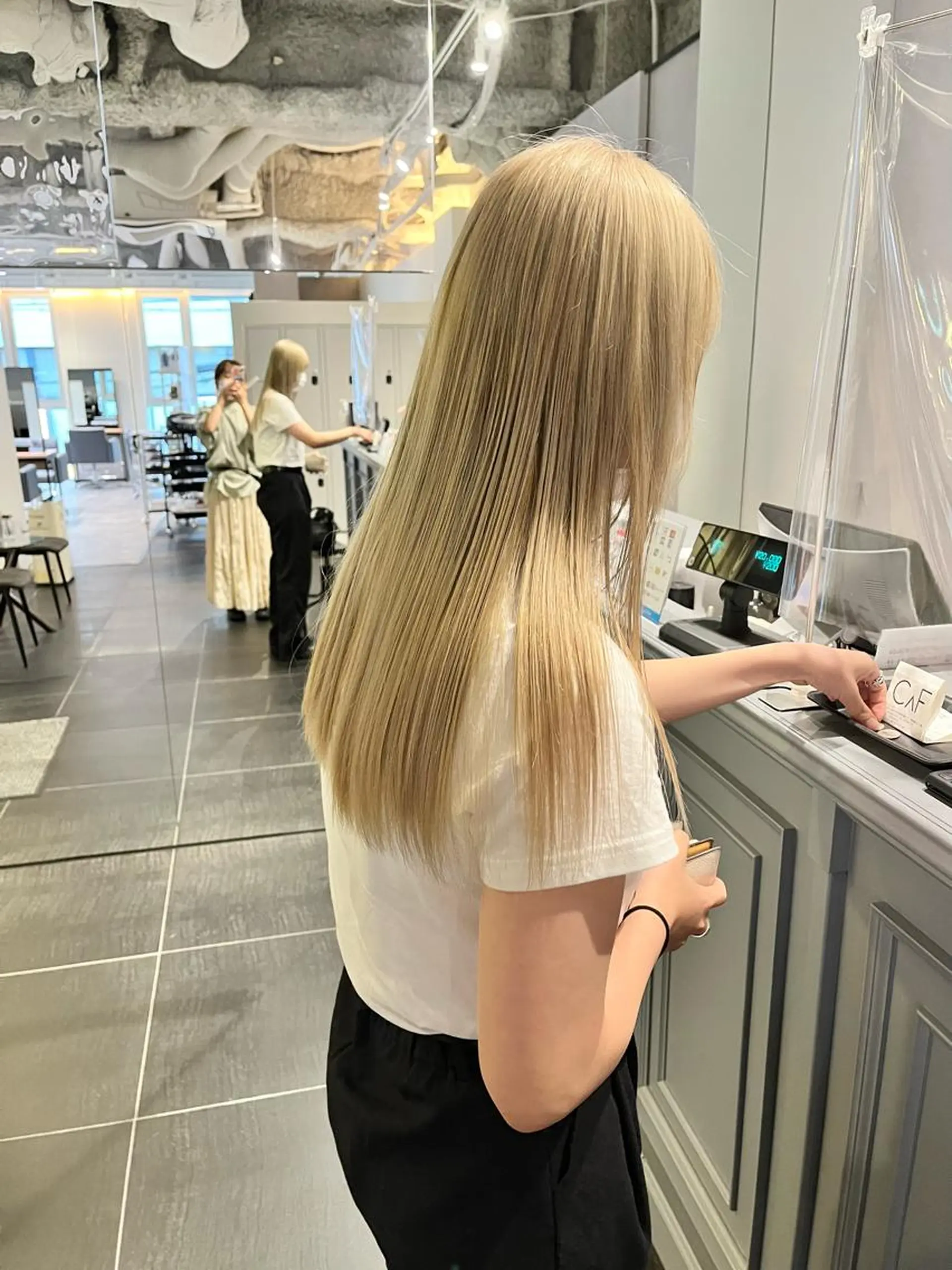 ロング カラー ベージュカラー ブリーチ ブロンド ブロンドベージュ ケアブリーチ カット ヘアカラー ショート/パーマ/ カラー/FUKOのヘアスタイル