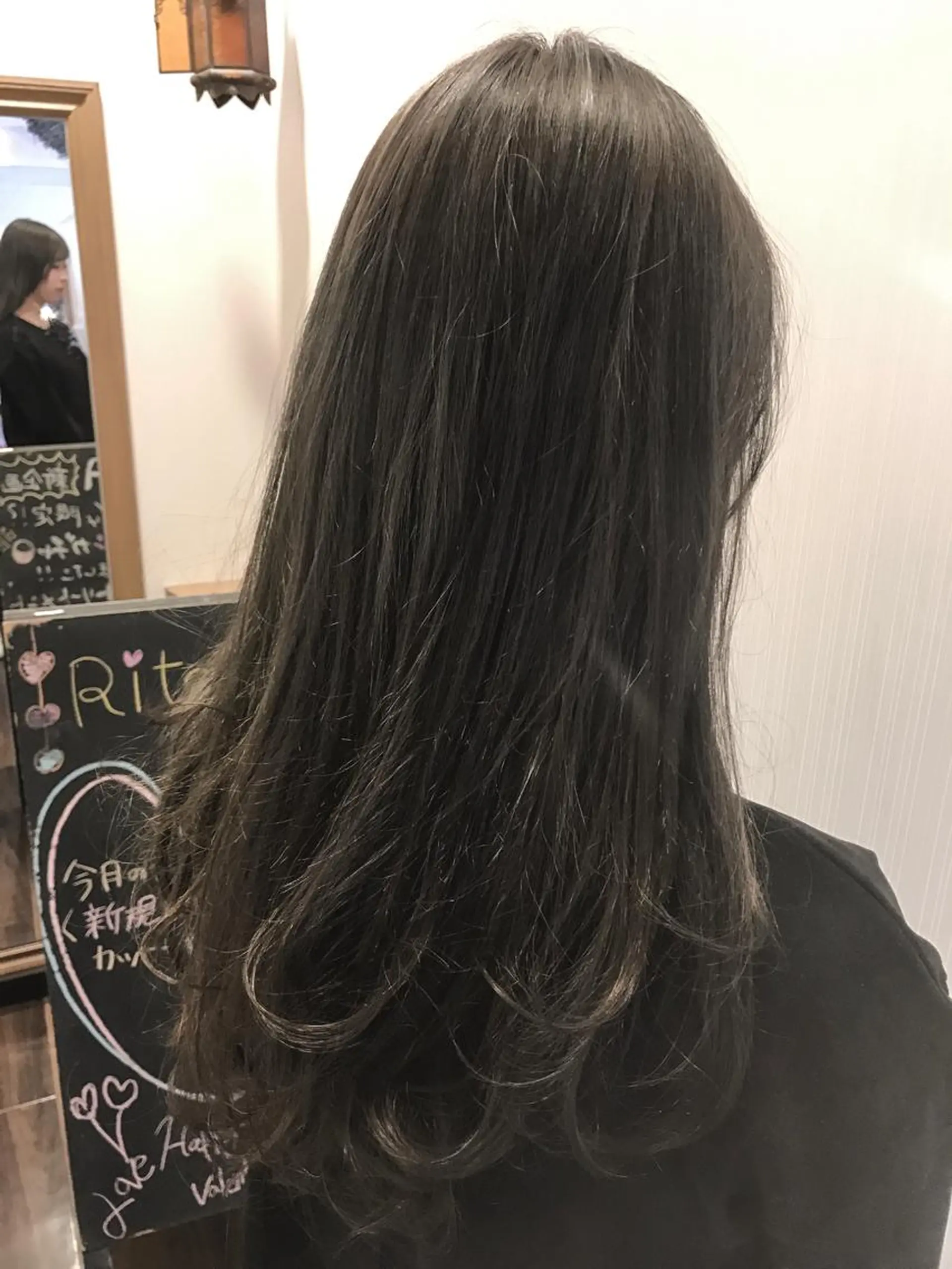 ロング カラー ブリーチ グレージュ ひろせ かなのヘアスタイル