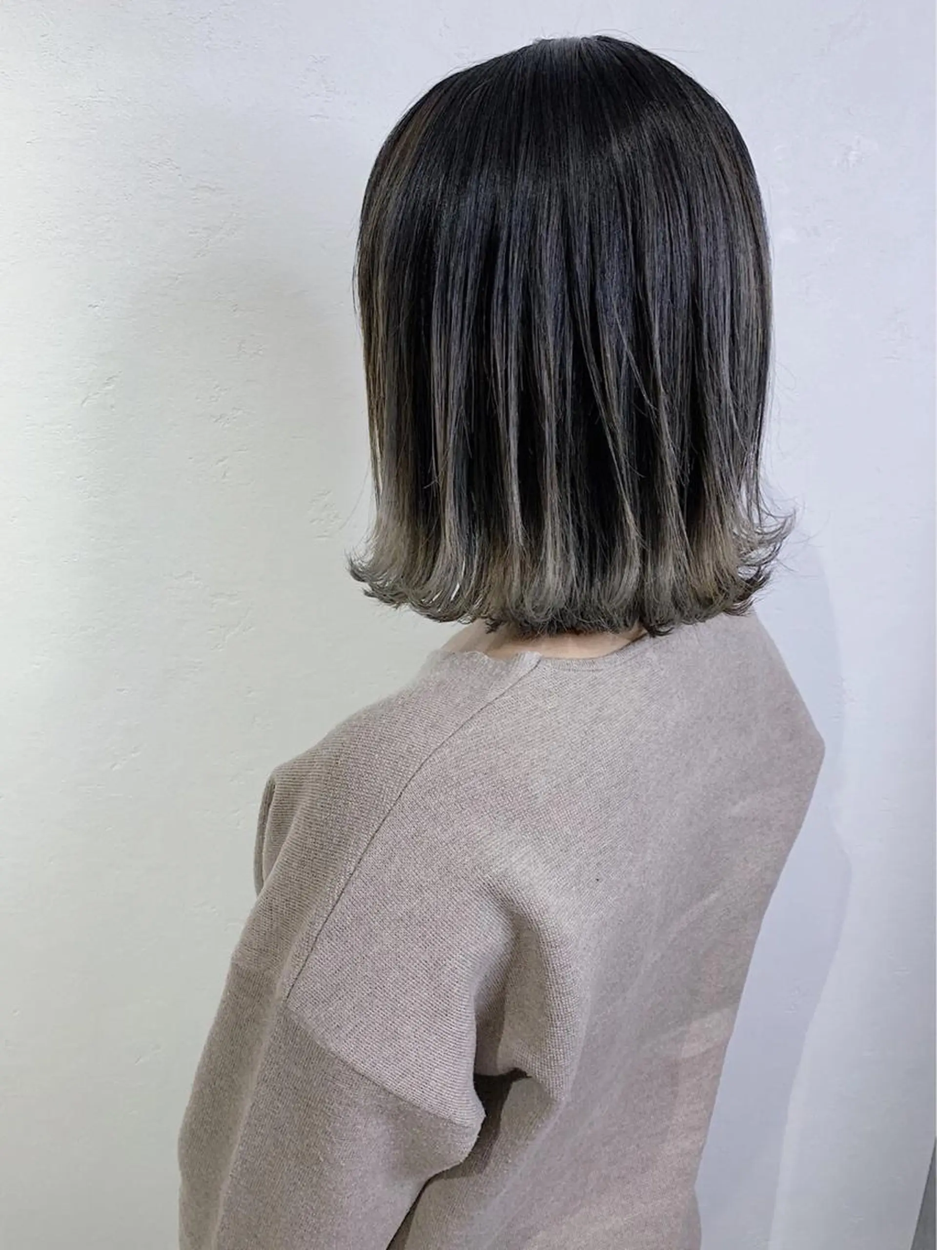 セミロング カラー ブリーチ イルミナカラー _WHITE 難波本店のヘアスタイル