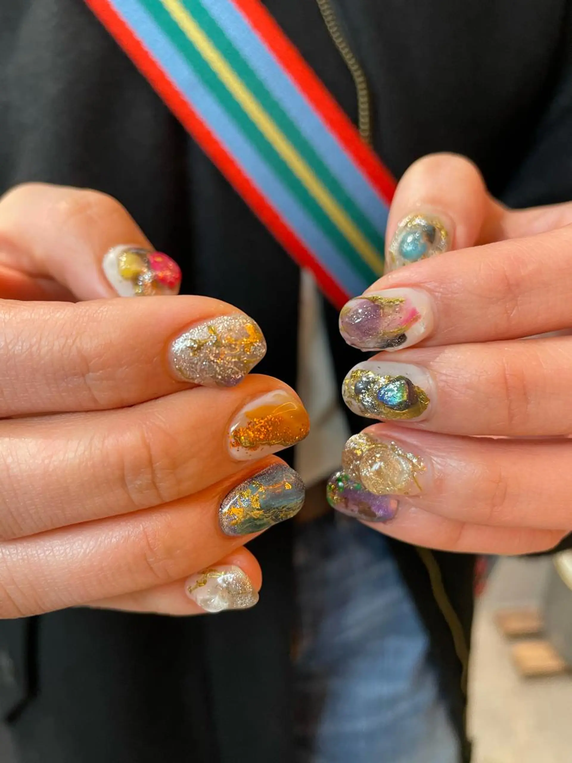 ネイル キラキラネイル ハンドネイル ナチュラル透明感🌱 小山美樹子のヘアスタイル