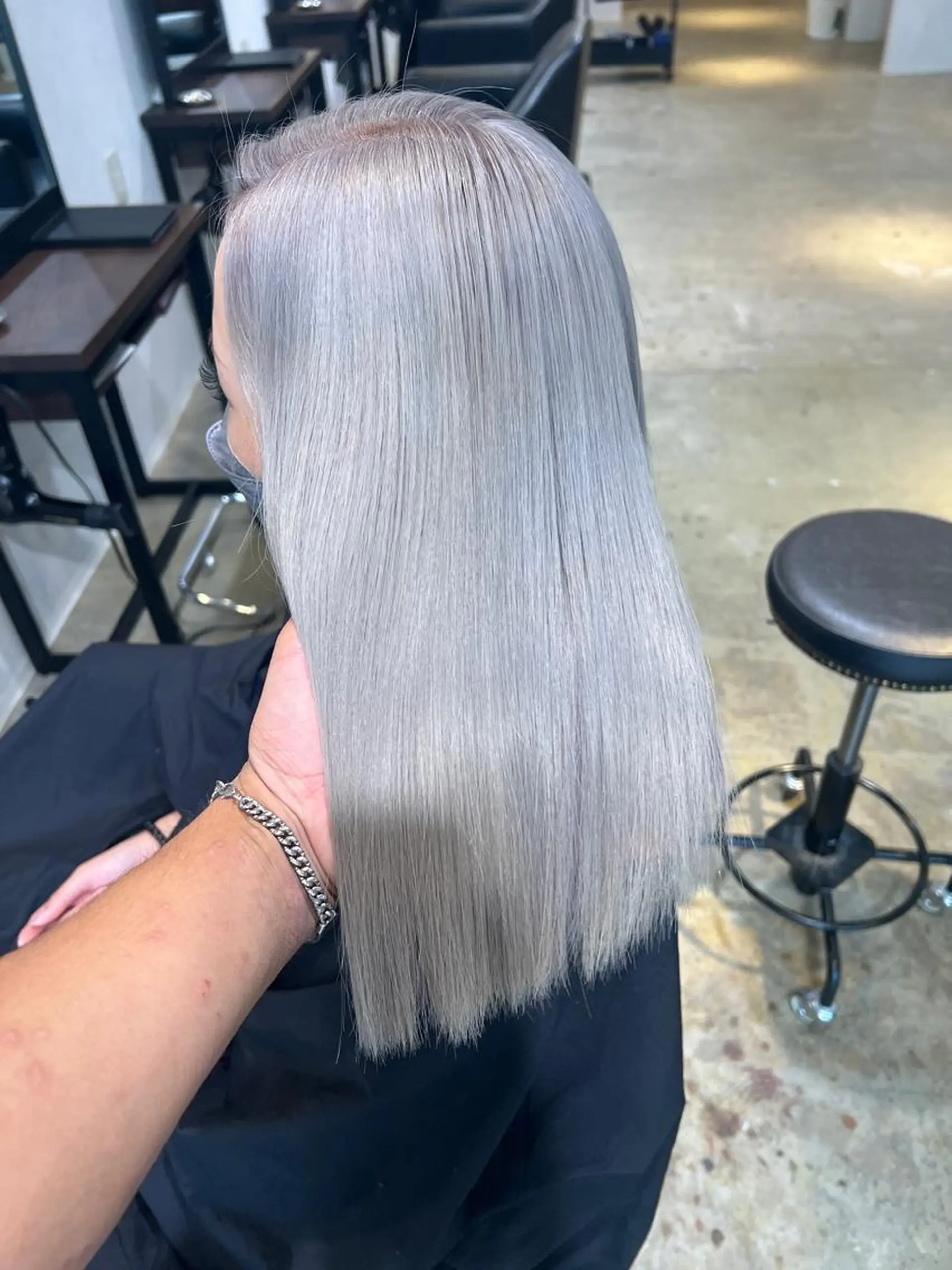 セミロング ヘアカラー 心斎橋/海外レイヤー 募集中三好玲奈のヘアスタイル