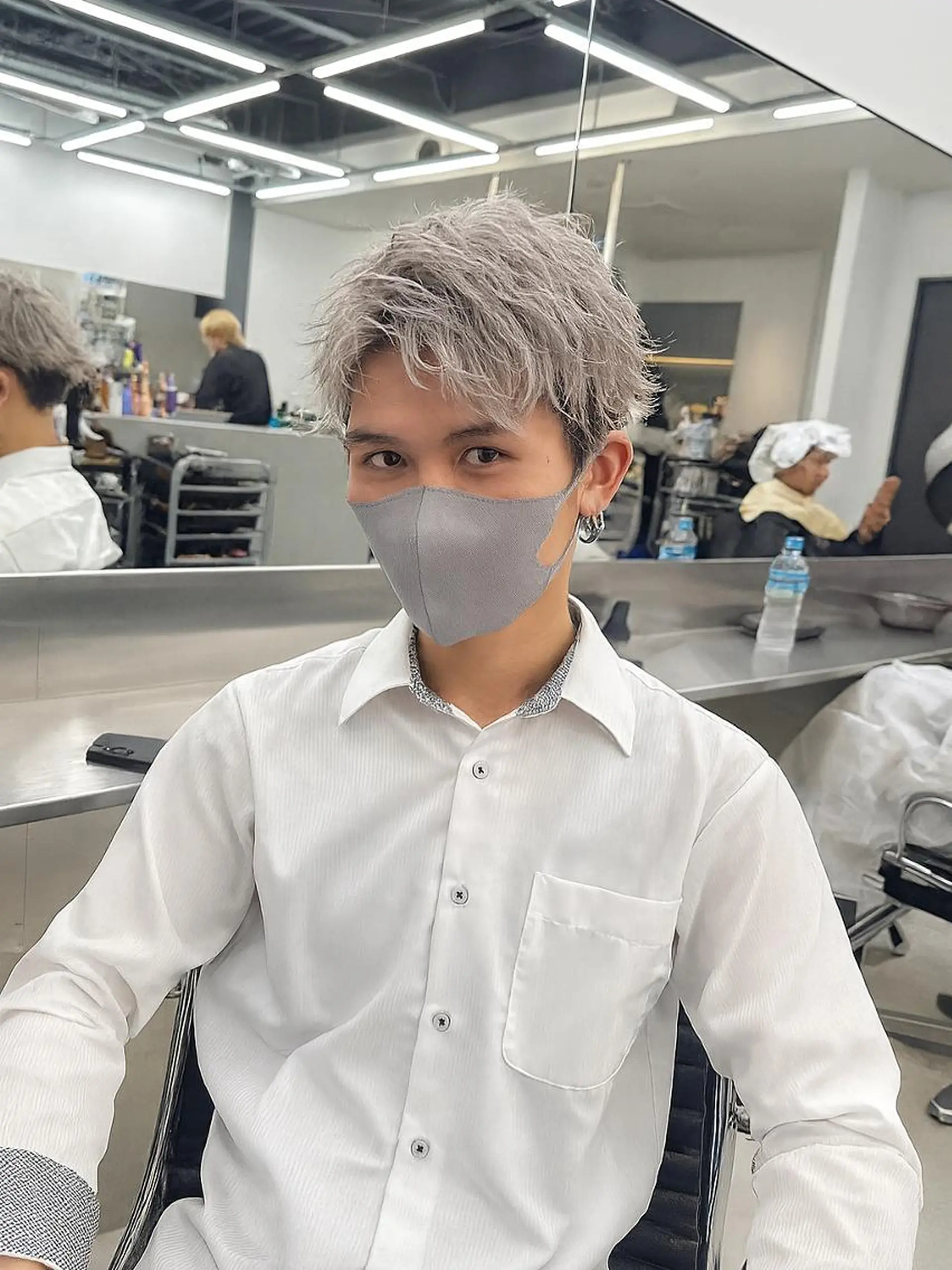 ショート カラー メンズ メンズバレイヤージュ メンズブリーチ フェザーパーマ メンズハイトーン メンズインナーカラー 艶髪／髪質改善 市川ひなたのヘアスタイル