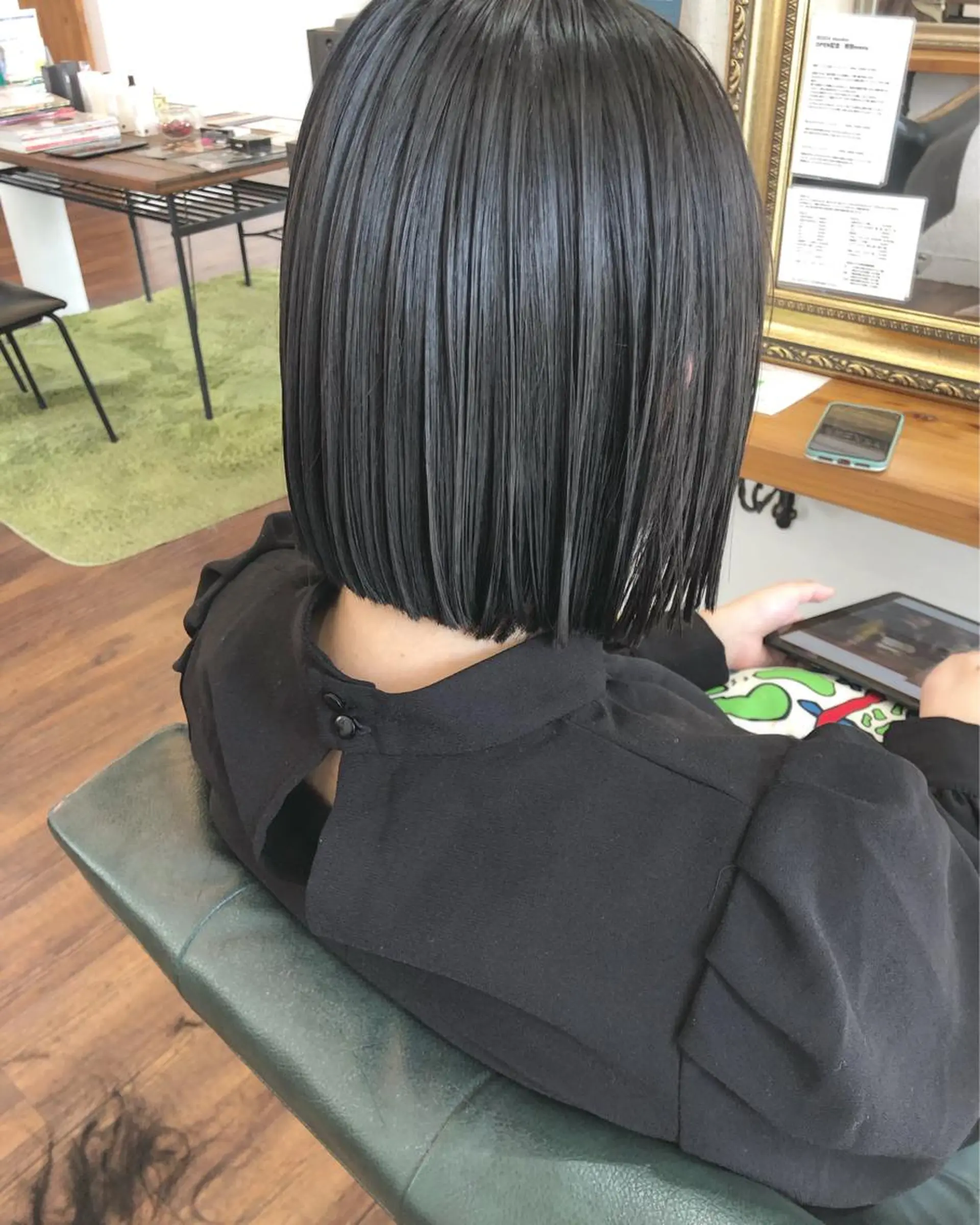 ショート 切りっぱなしボブ ボブ カット ヘアカラー 縮毛矯正 トリートメント 江原 彩華のヘアスタイル