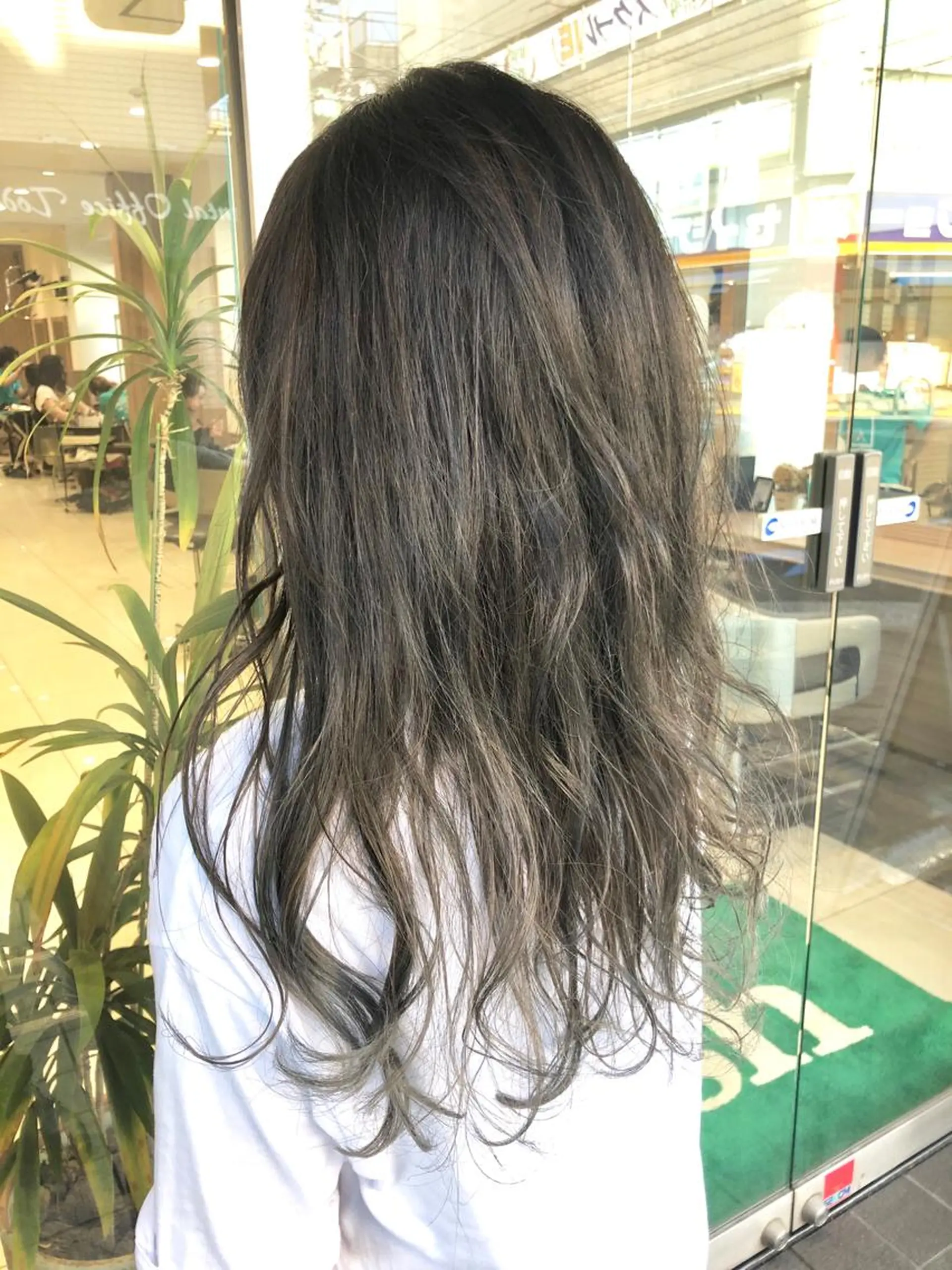 ロング カラー ヘアアレンジ バレイヤージュ グレージュ ハイトーンカラー レイヤーカット メンズパーマ特化/ メッシュ/薫/店長のヘアスタイル