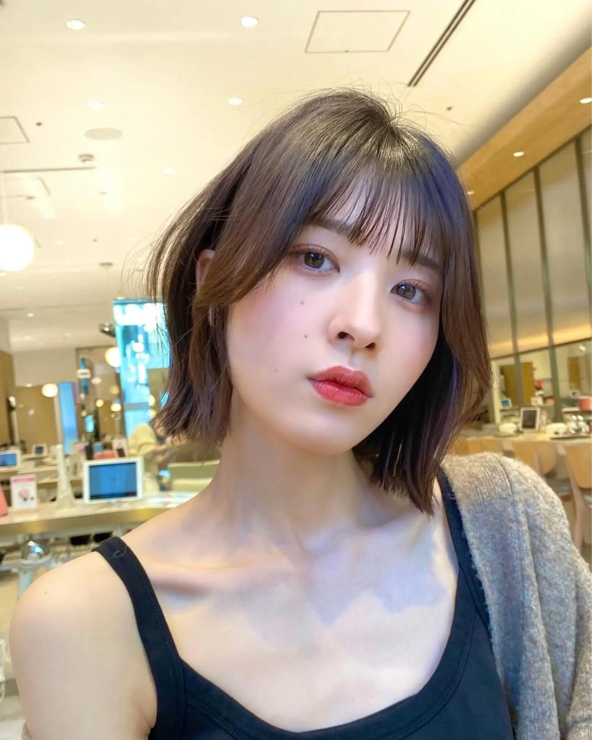 ミディアム カラー パーマ ヘアアレンジ 切りっぱなしボブ アディクシーカラー ブリーチ 透明感カラー イルミナカラー カット ヘアカラー トリートメント ヘアセット 小野寺瑞希 /最小顔カットのヘアスタイル