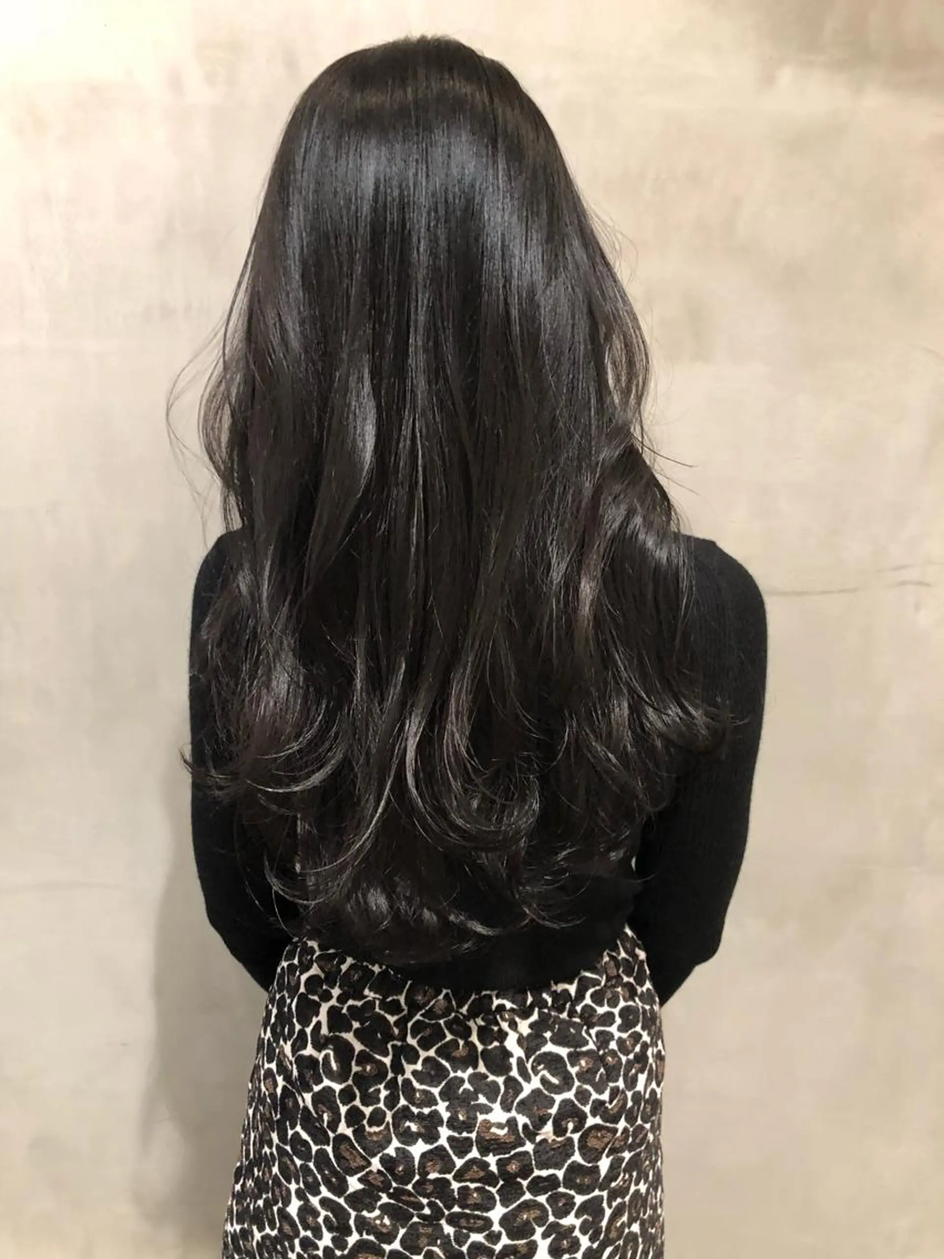 セミロング カラー ダークグレー ヘアカラー トリートメント 大西 直人のヘアスタイル