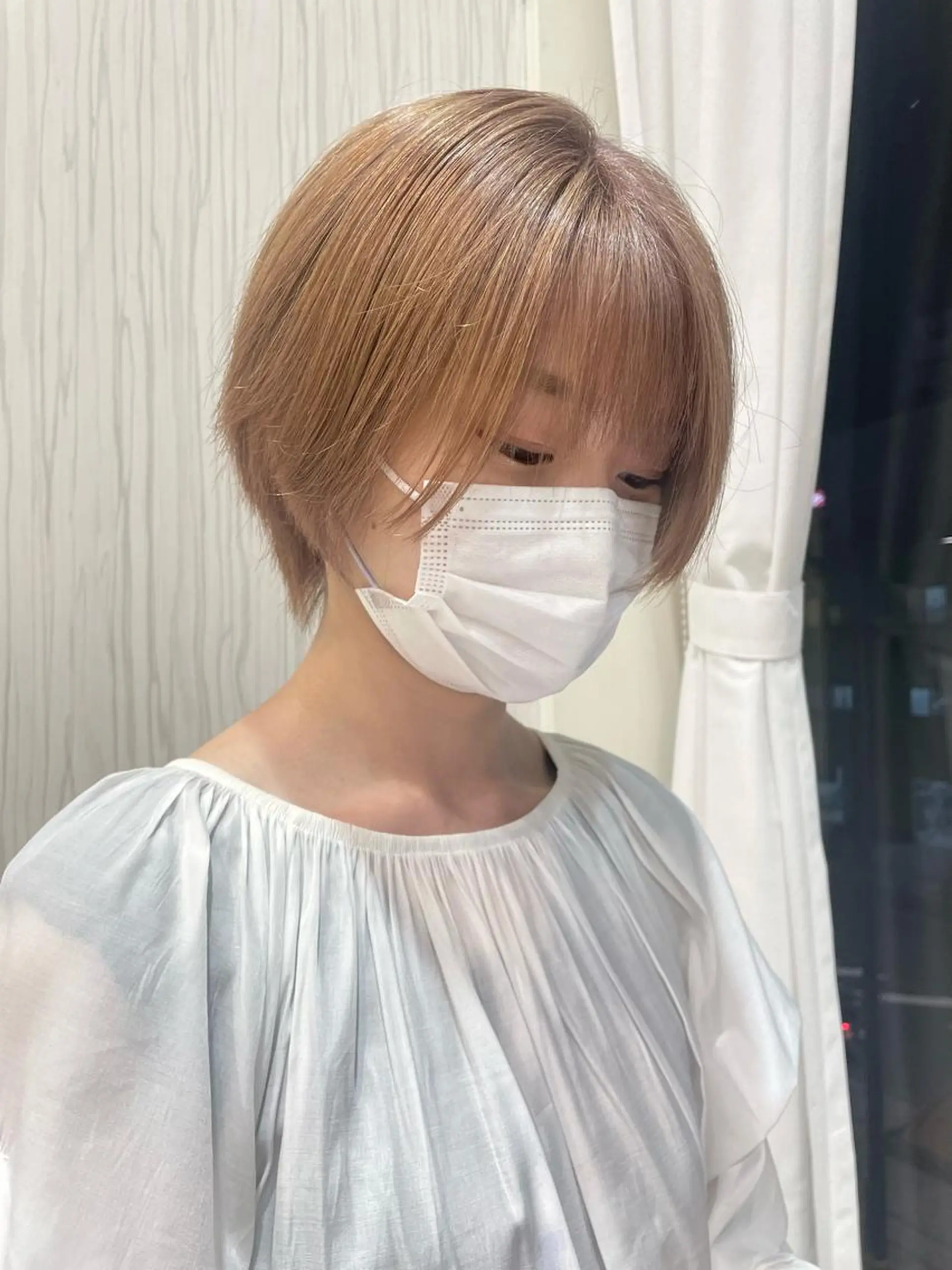 ショート カラー ベージュカラー ミルクティーベージュ ショートヘア 飯塚 愛美のヘアスタイル