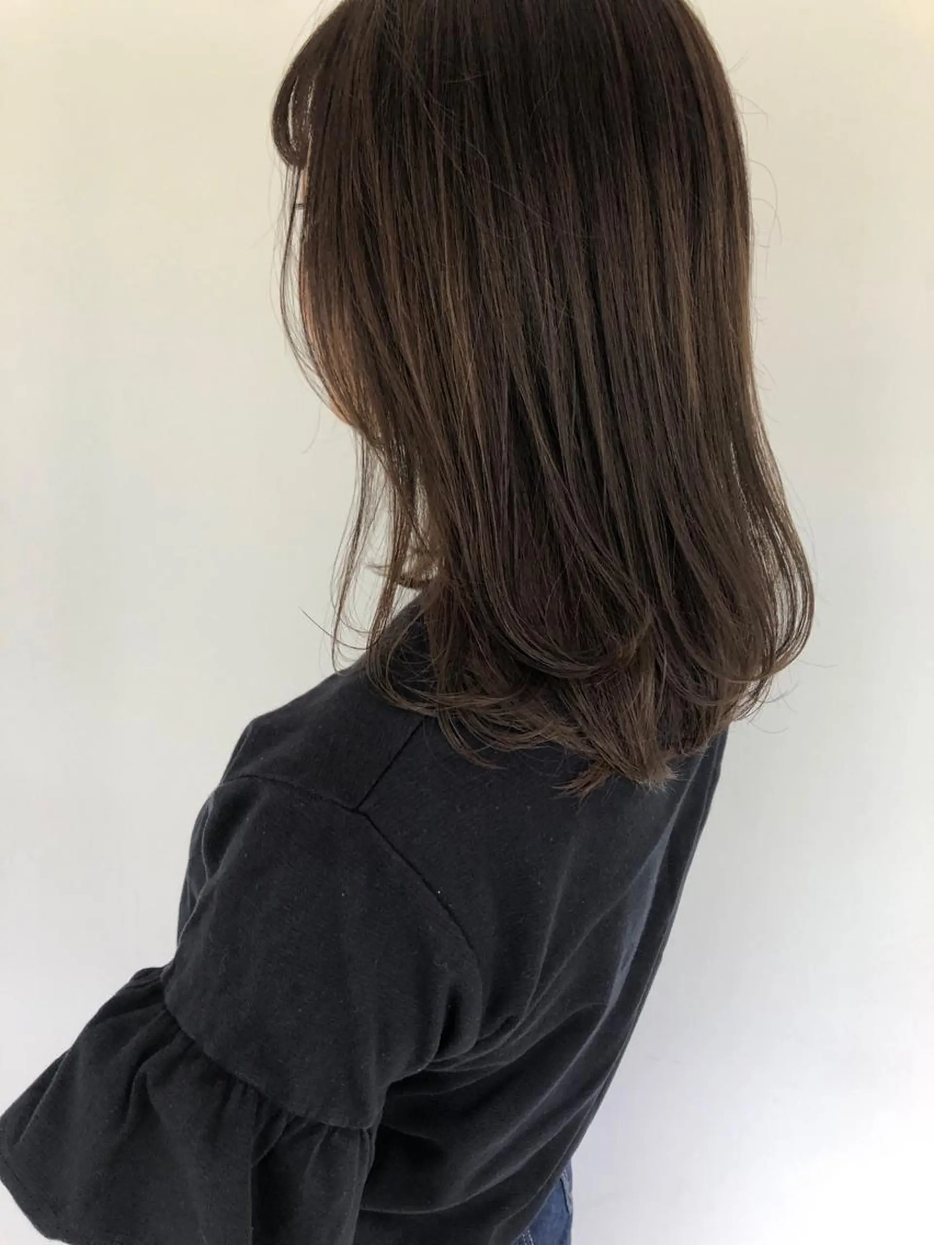 セミロング カラー 梅田 千亜希のヘアスタイル