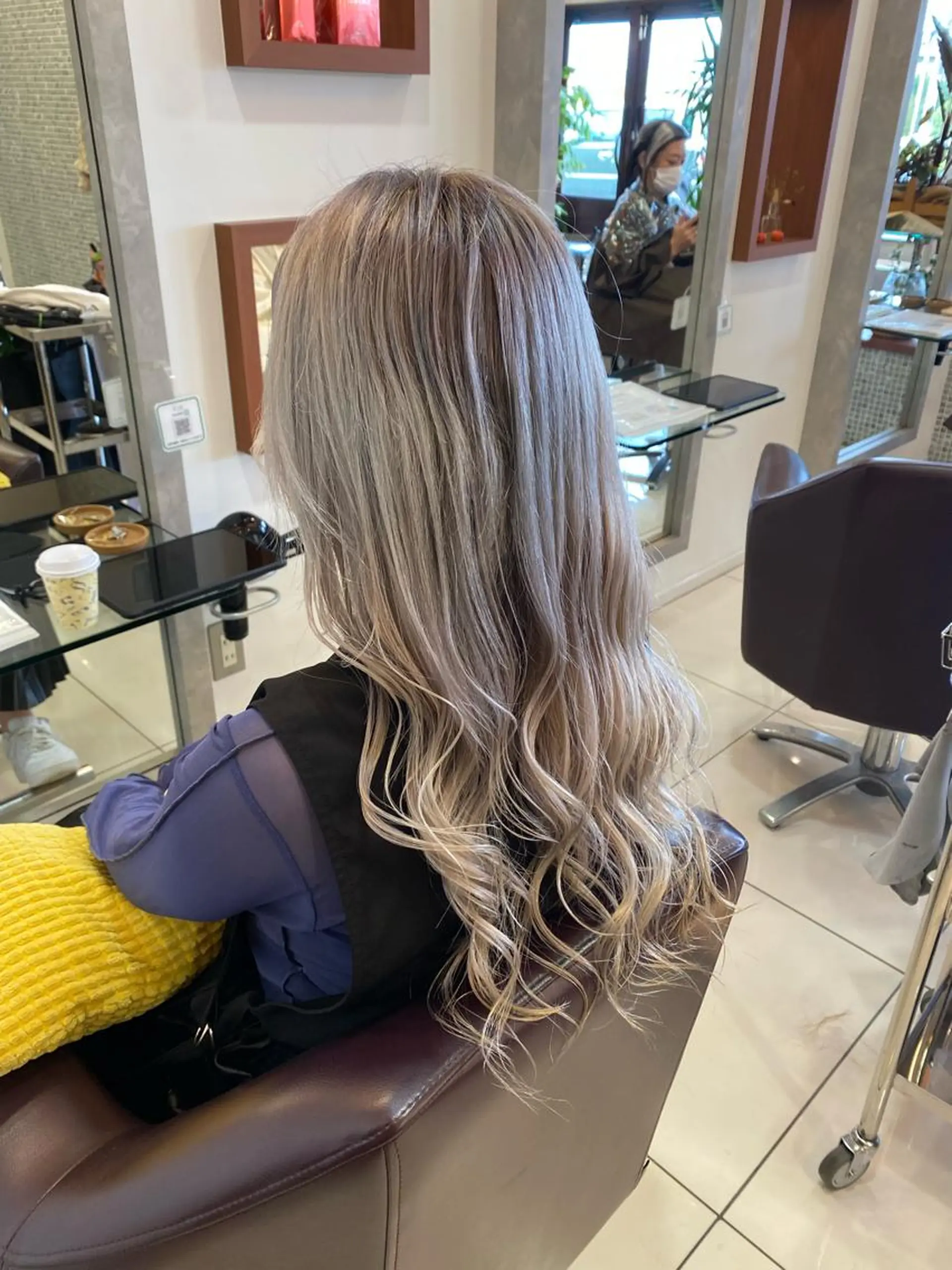 ロング カラー ブリーチ ブルーカラー ラベンダーカラー ネイビーカラー シルバー ヘアカラー 鈴木 翔梧のヘアスタイル