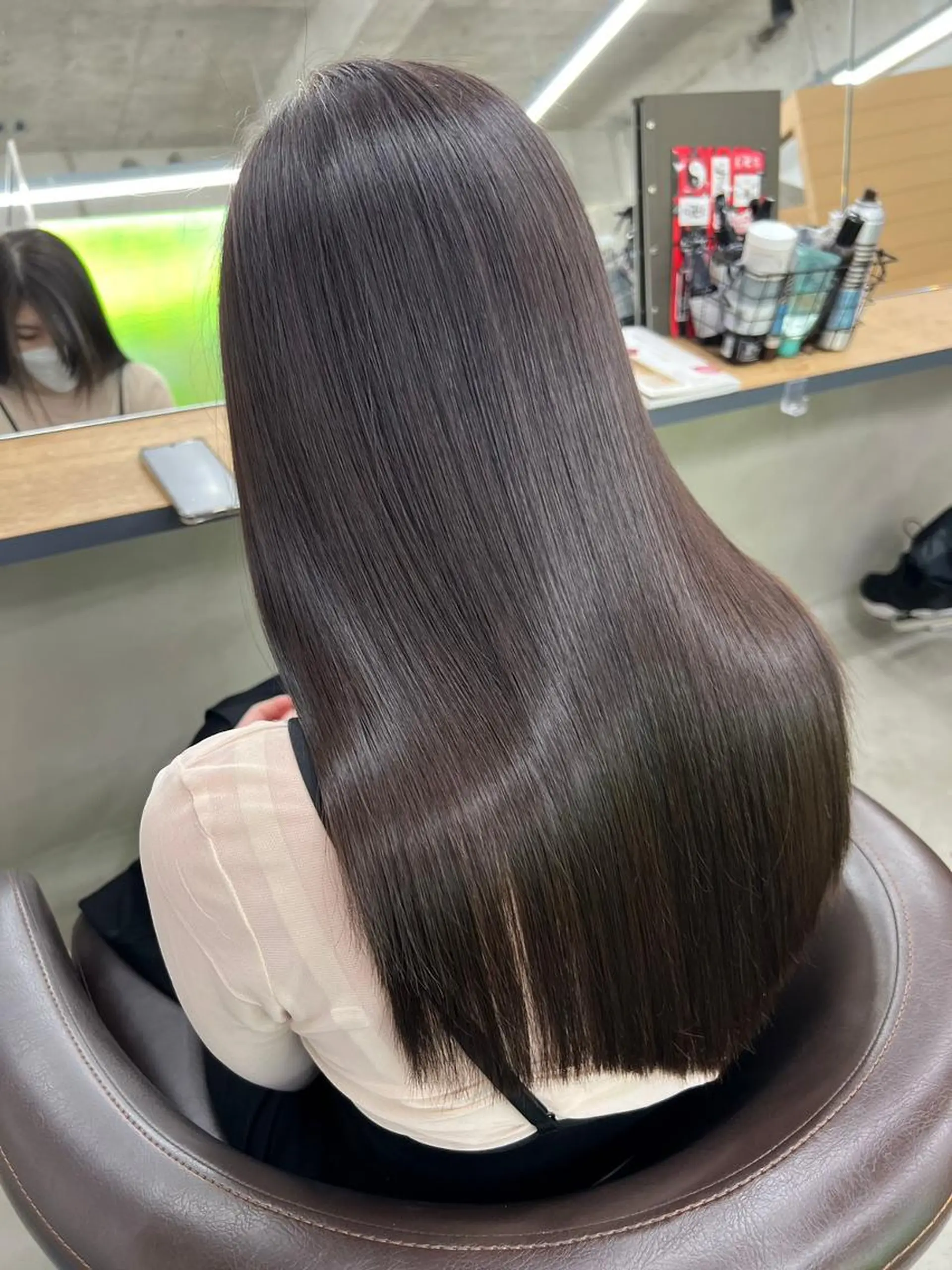 ミディアム カラー ヘアアレンジ パーマ ミディアムパーマ アディクシーカラー アッシュ ベージュカラー ブラウンカラー ヘアカラー トリートメント 【ヘアケア特化型】 newi天王寺のヘアスタイル