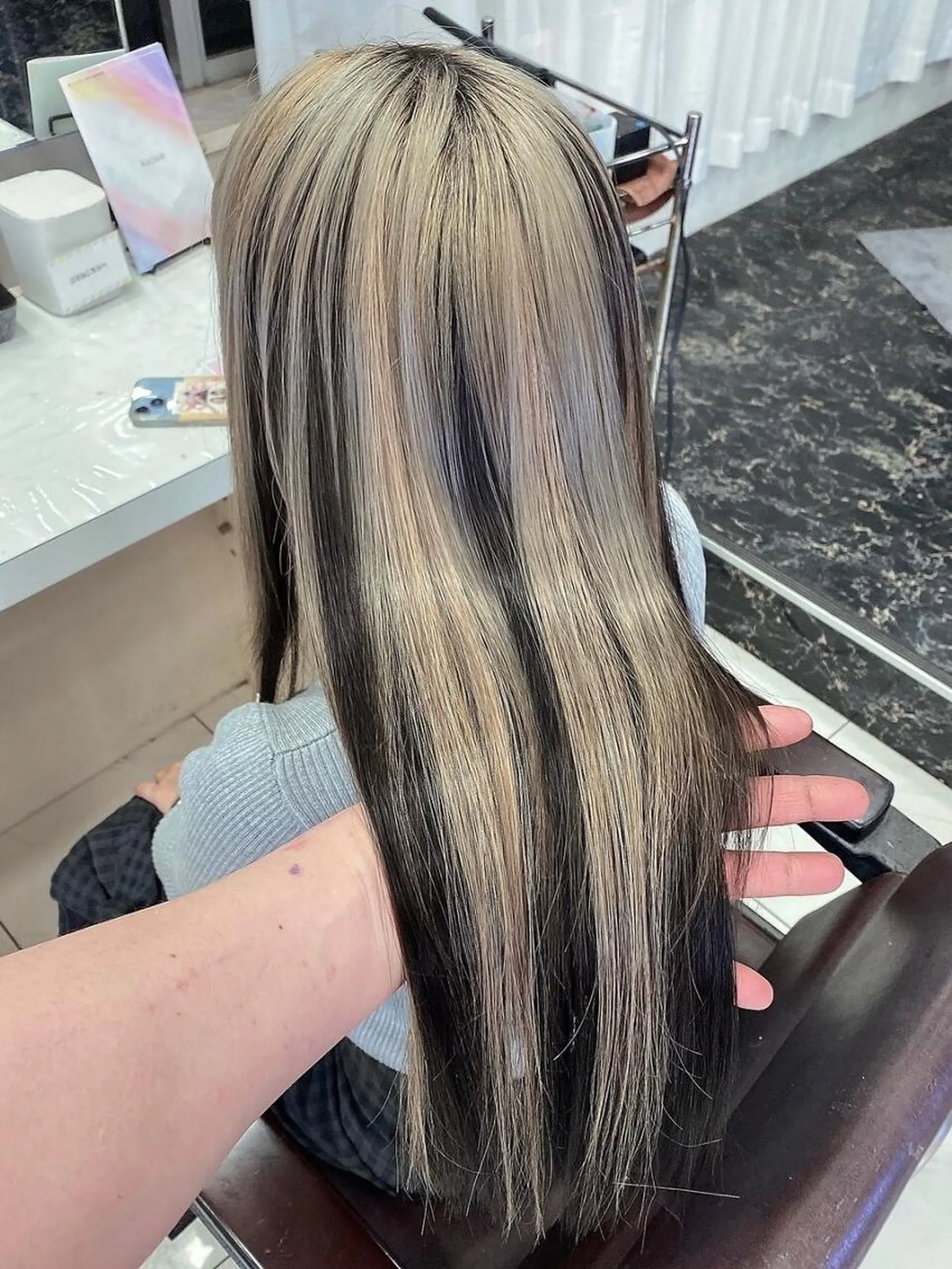 ロング ヘアアレンジ メンズ カラー シールエクステ メンズバレイヤージュ メンズブリーチ メンズハイライト メンズハイトーン M. KANAのヘアスタイル