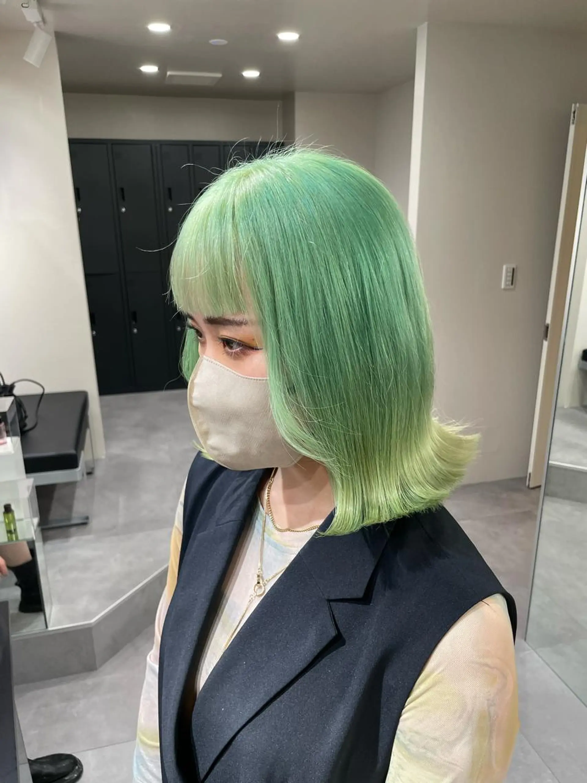 ミディアム カラー 切りっぱなしボブ レイヤー/縮毛矯正のヘアスタイル