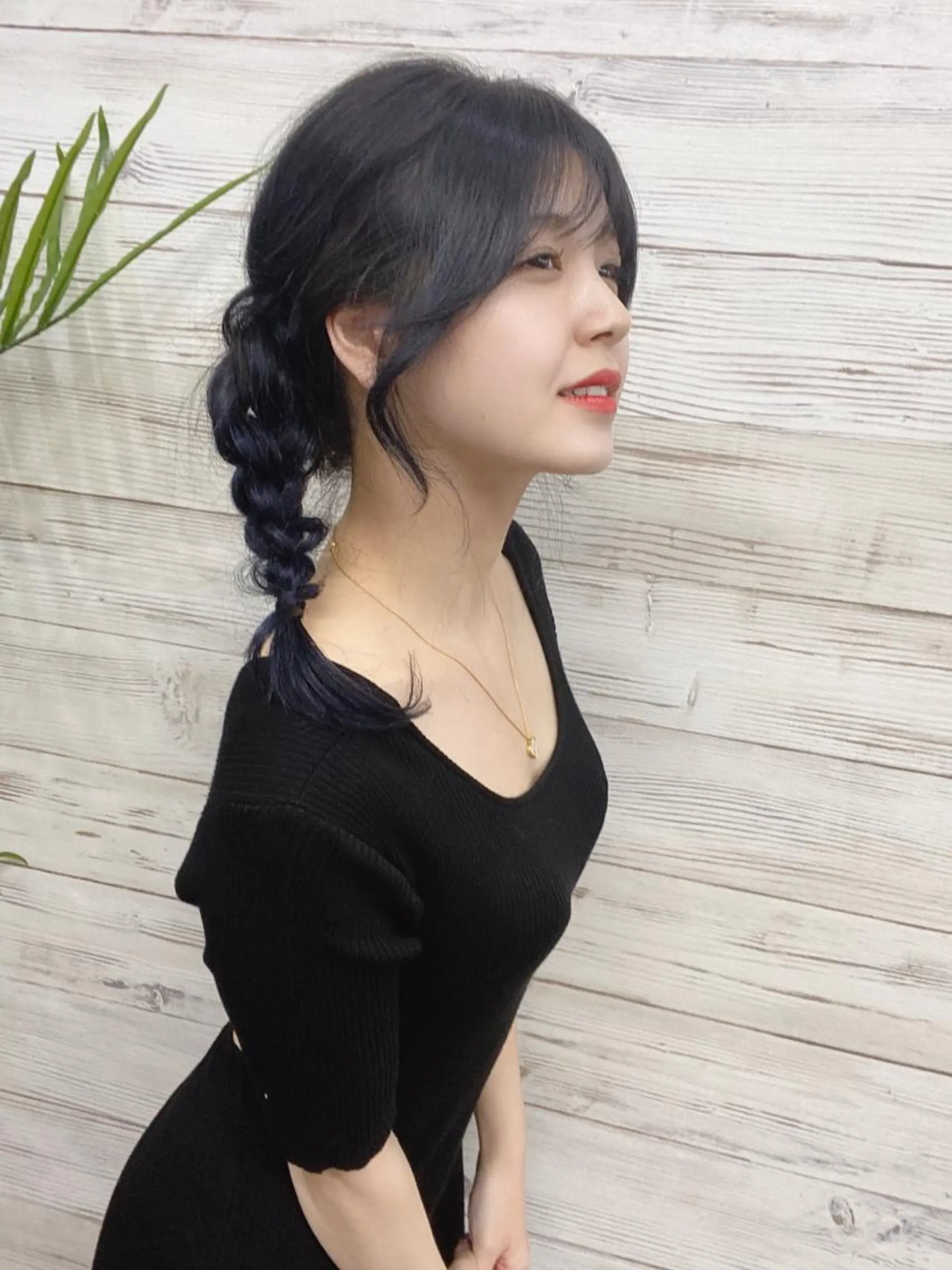 セミロング カラー ヘアアレンジ ショートボブ 編み込みエクステ シールエクステ セミロングパーマ バレイヤージュ LAVENDIA 初音のヘアスタイル