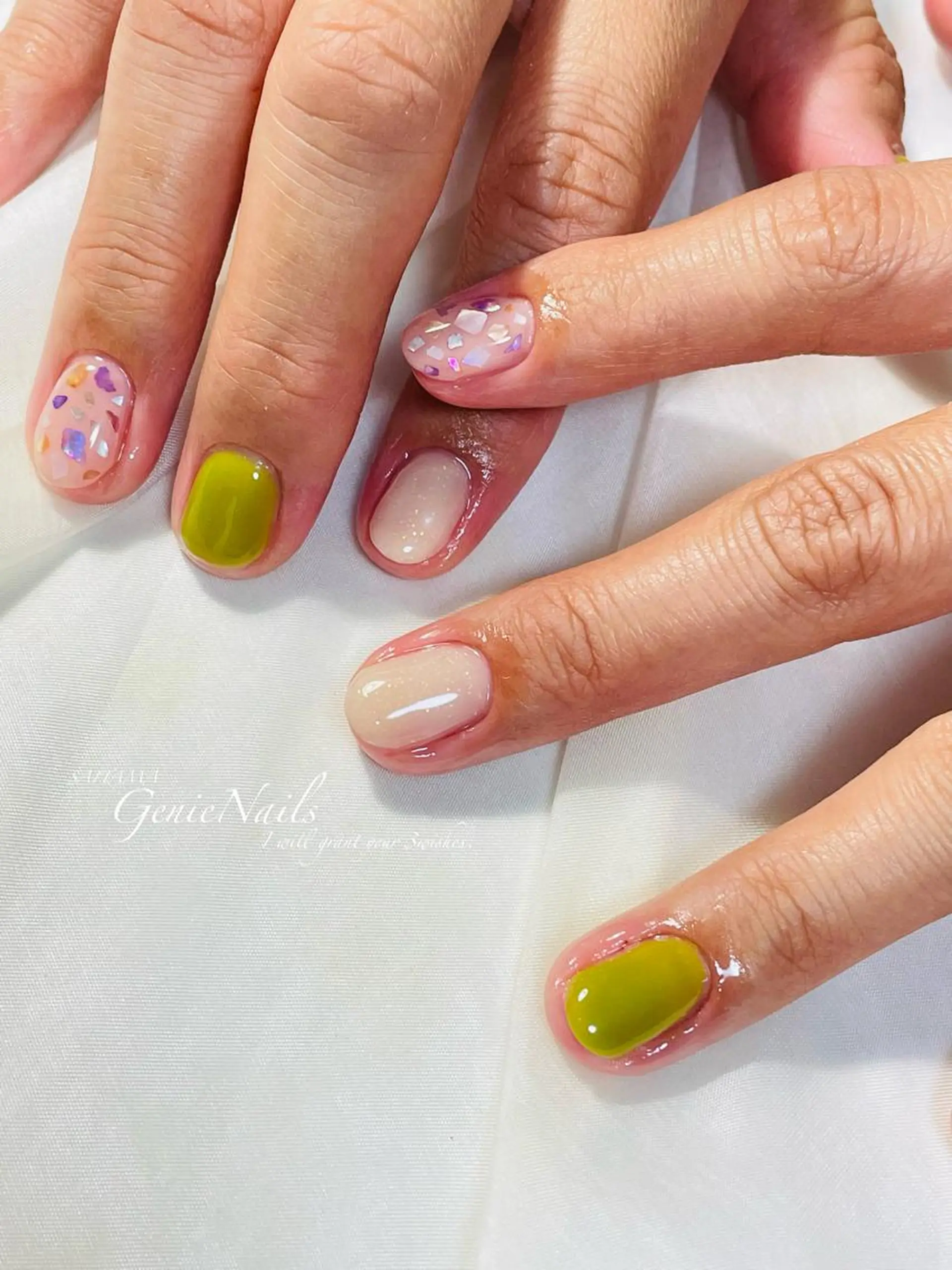 ネイル ニュアンスネイル Genie Nailsのネイルデザイン