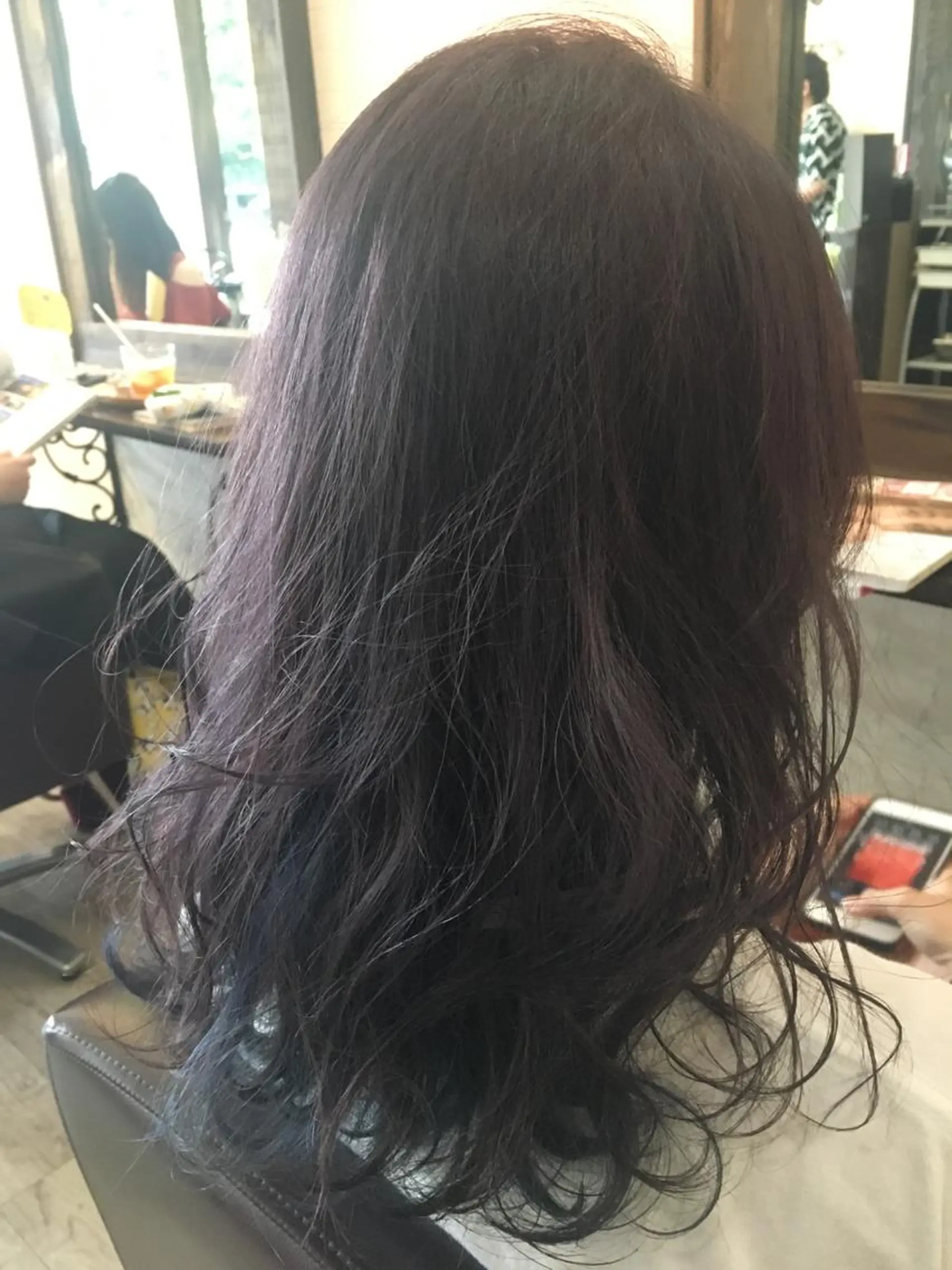 ミディアム アッシュ パープルカラー ヘアカラー トリートメント BELCHIC所属・松本 亮のヘアスタイル