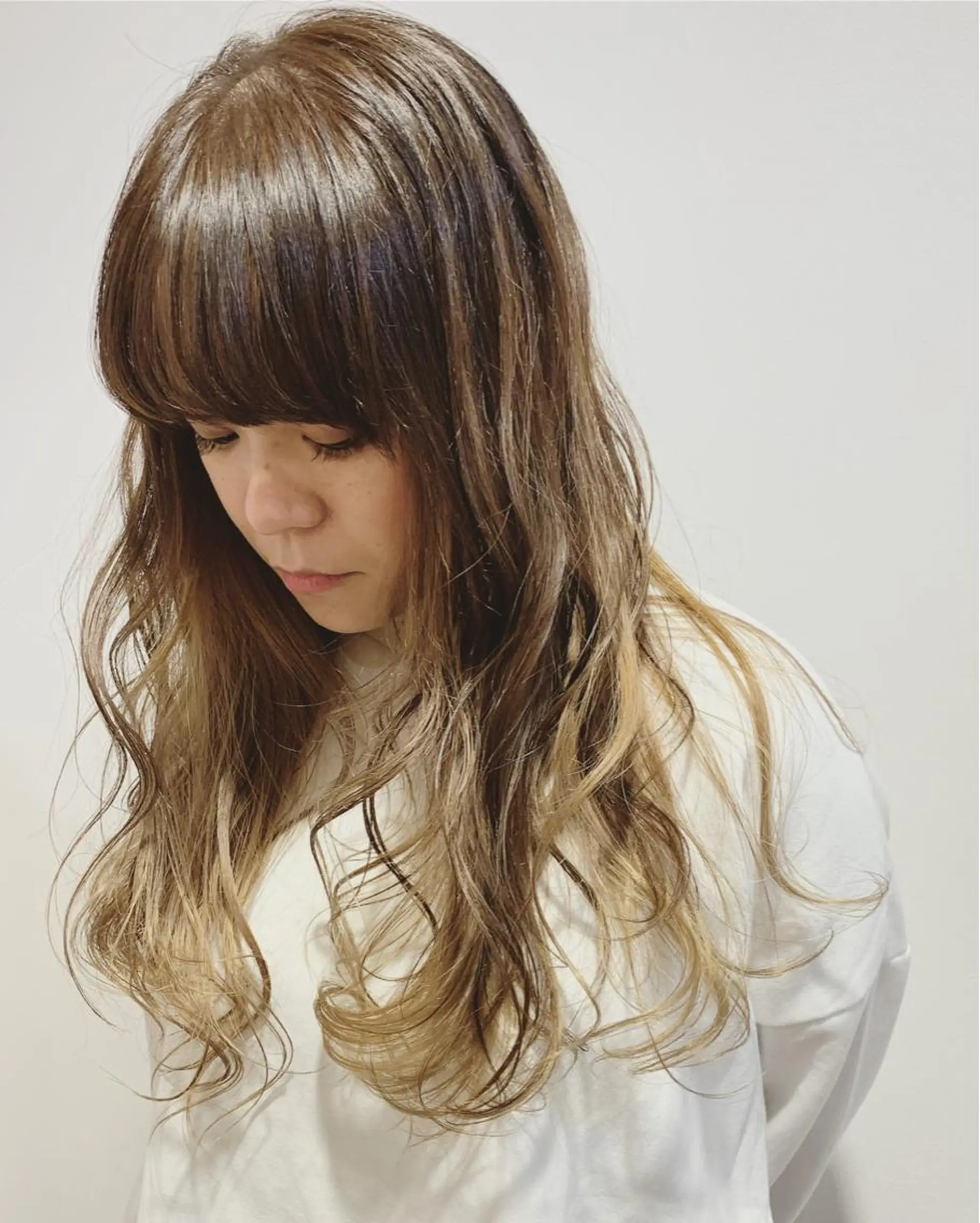 ロング カラー ベージュカラー ハイライトカラー ハイライト Lolonois池田 代表 鍜治本颯太のヘアスタイル