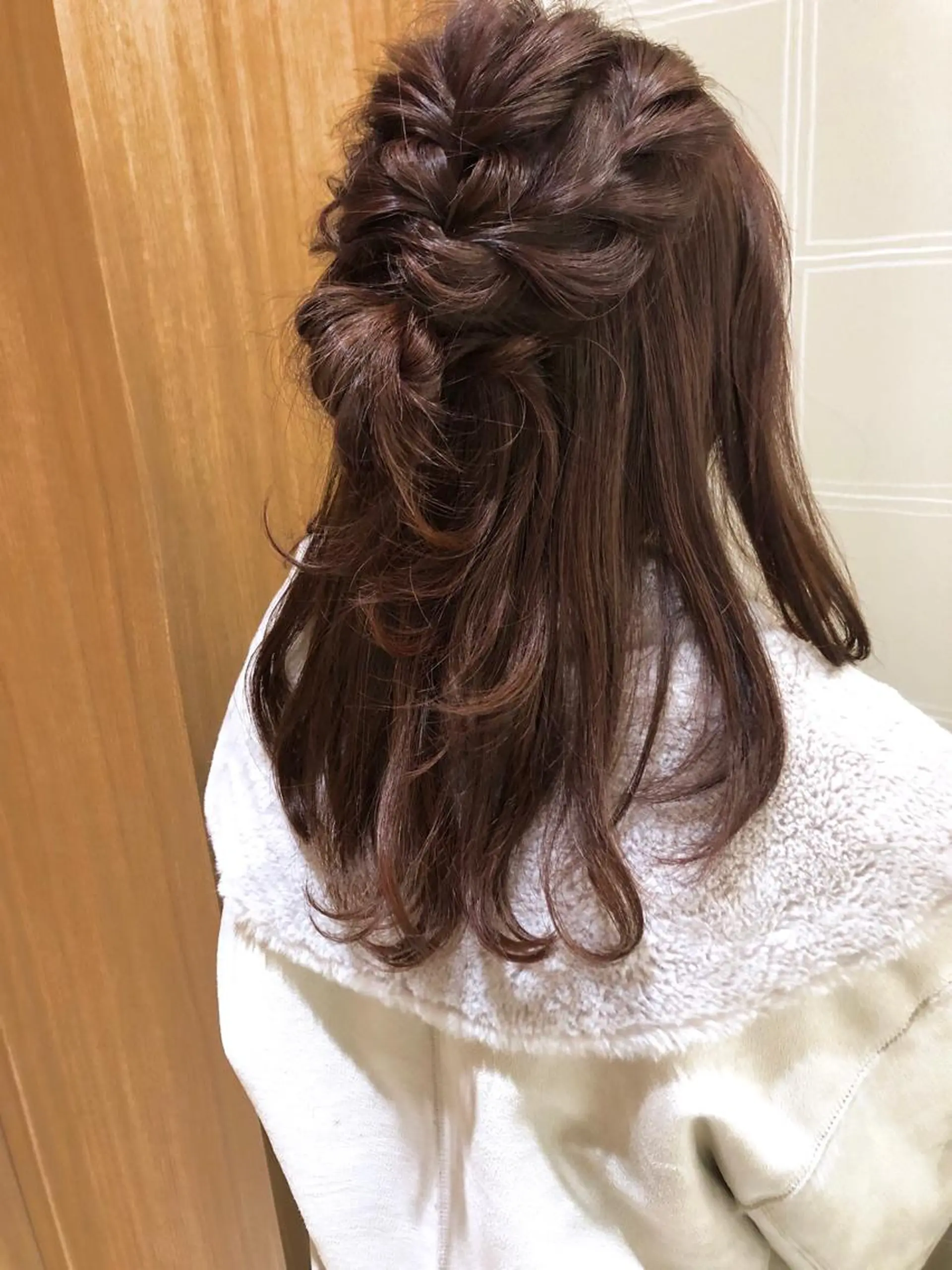 ヘアアレンジ MIOベージュカラー 柔らかいカラーのヘアスタイル