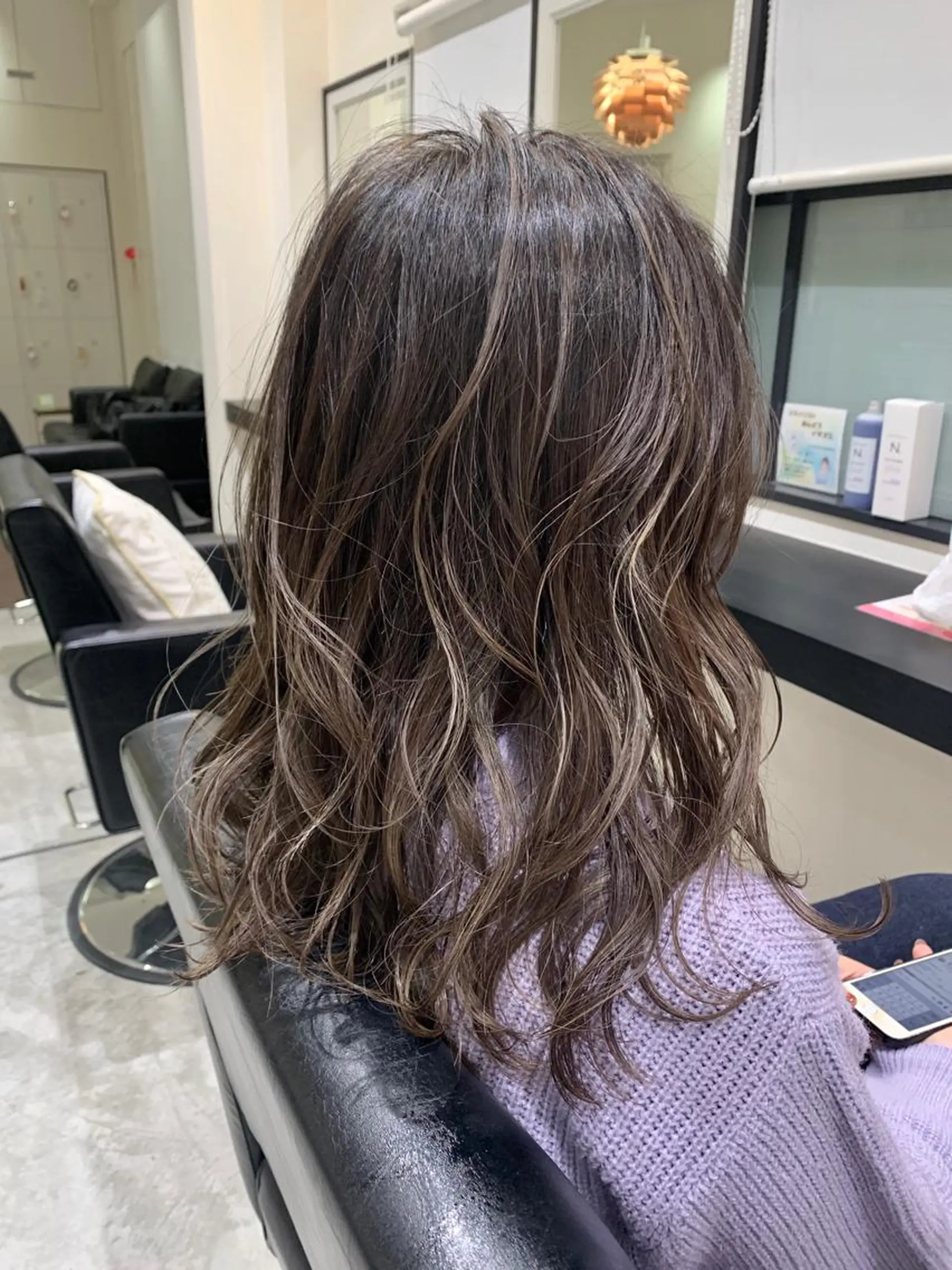 ミディアム カラー グレージュ ハイライトカラー ハイライト カット ヘアカラー 喜友名 泉樹のヘアスタイル