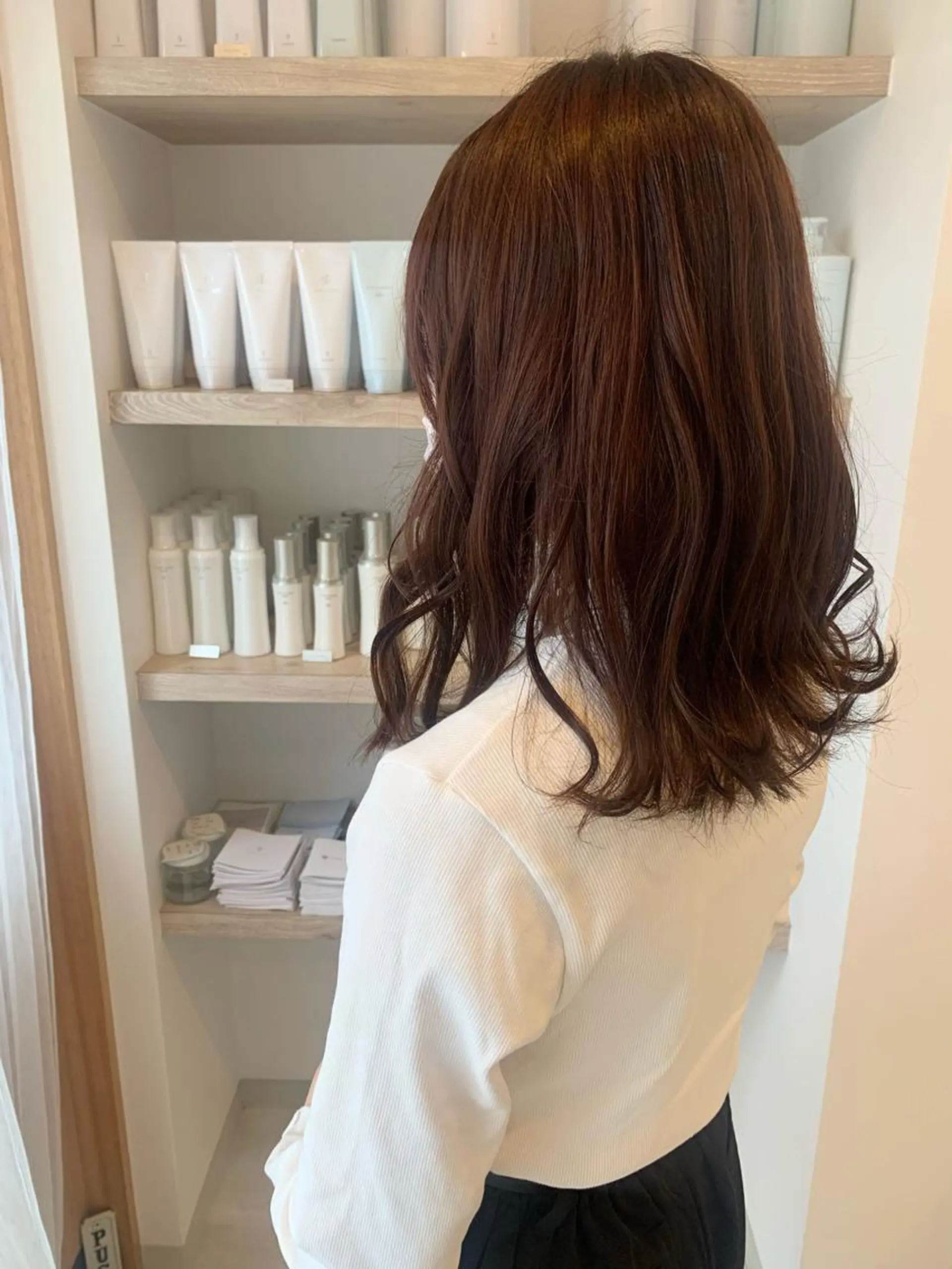 ミディアム ピンクブラウン カット ヘアカラー cher. 新井瑞希のヘアスタイル