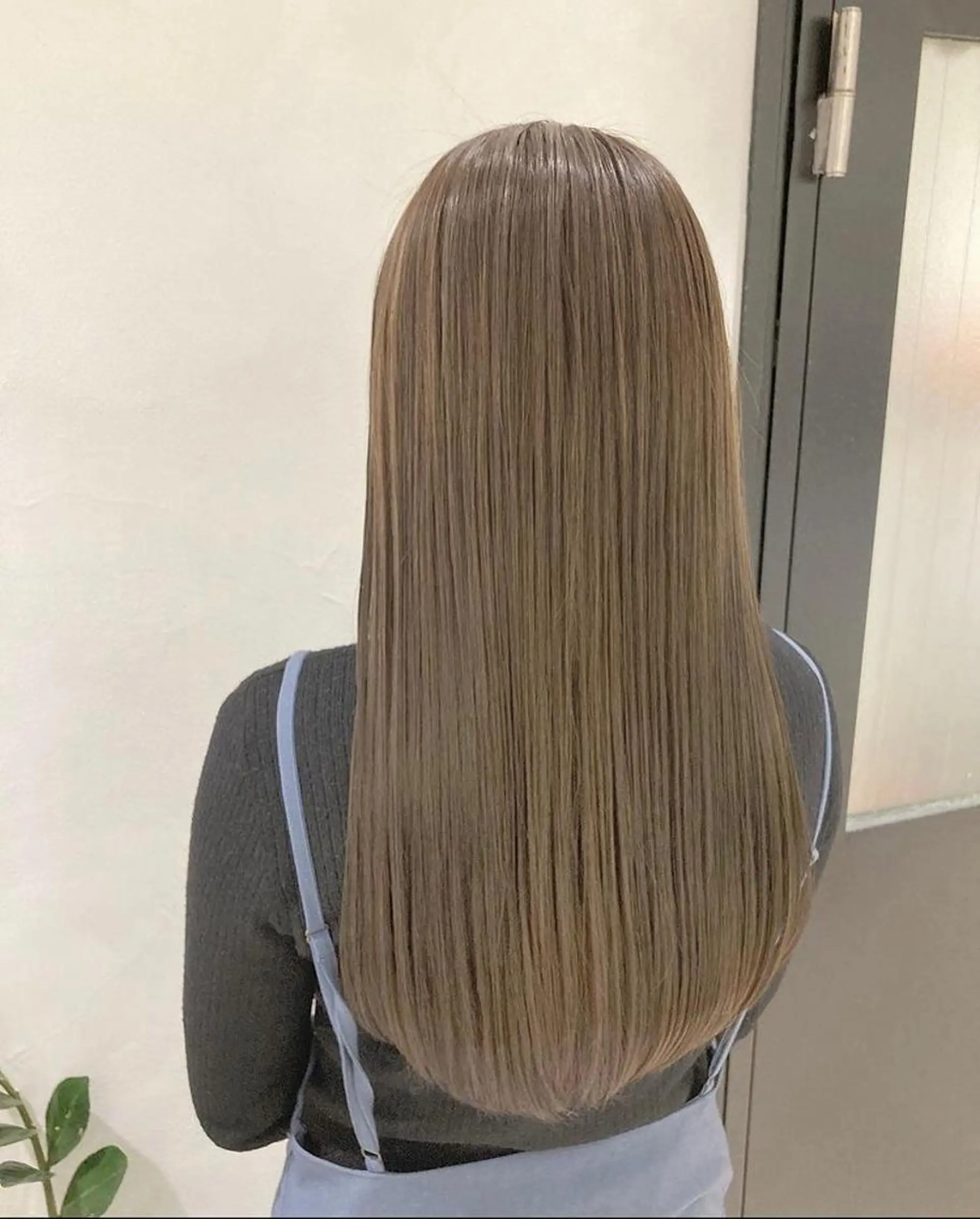 ロング カラー ヘアアレンジ ブリーチ グレージュ ハイトーンカラー エグチ アキラのヘアスタイル