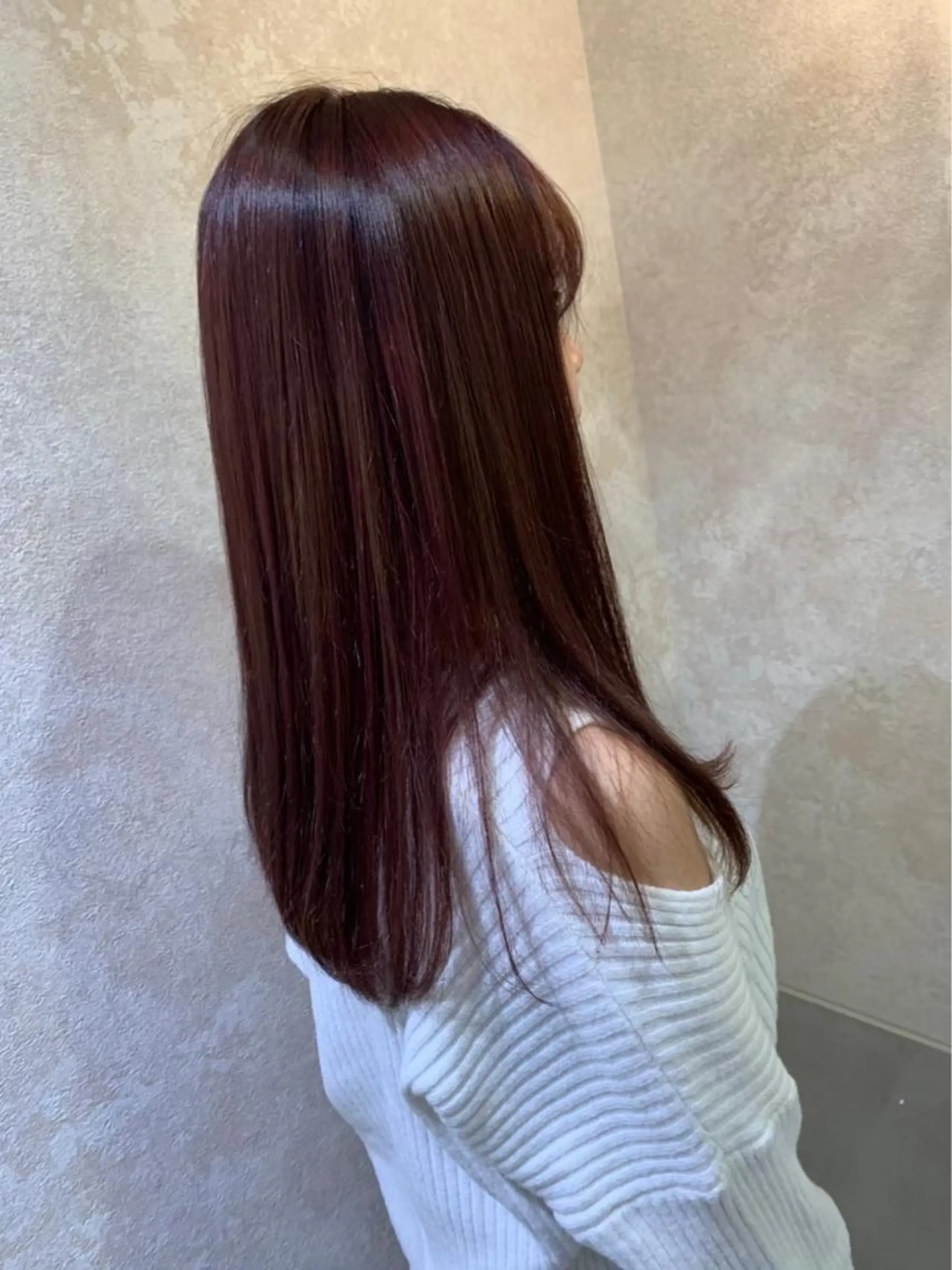 セミロング カット 峯尾 穂専のヘアスタイル