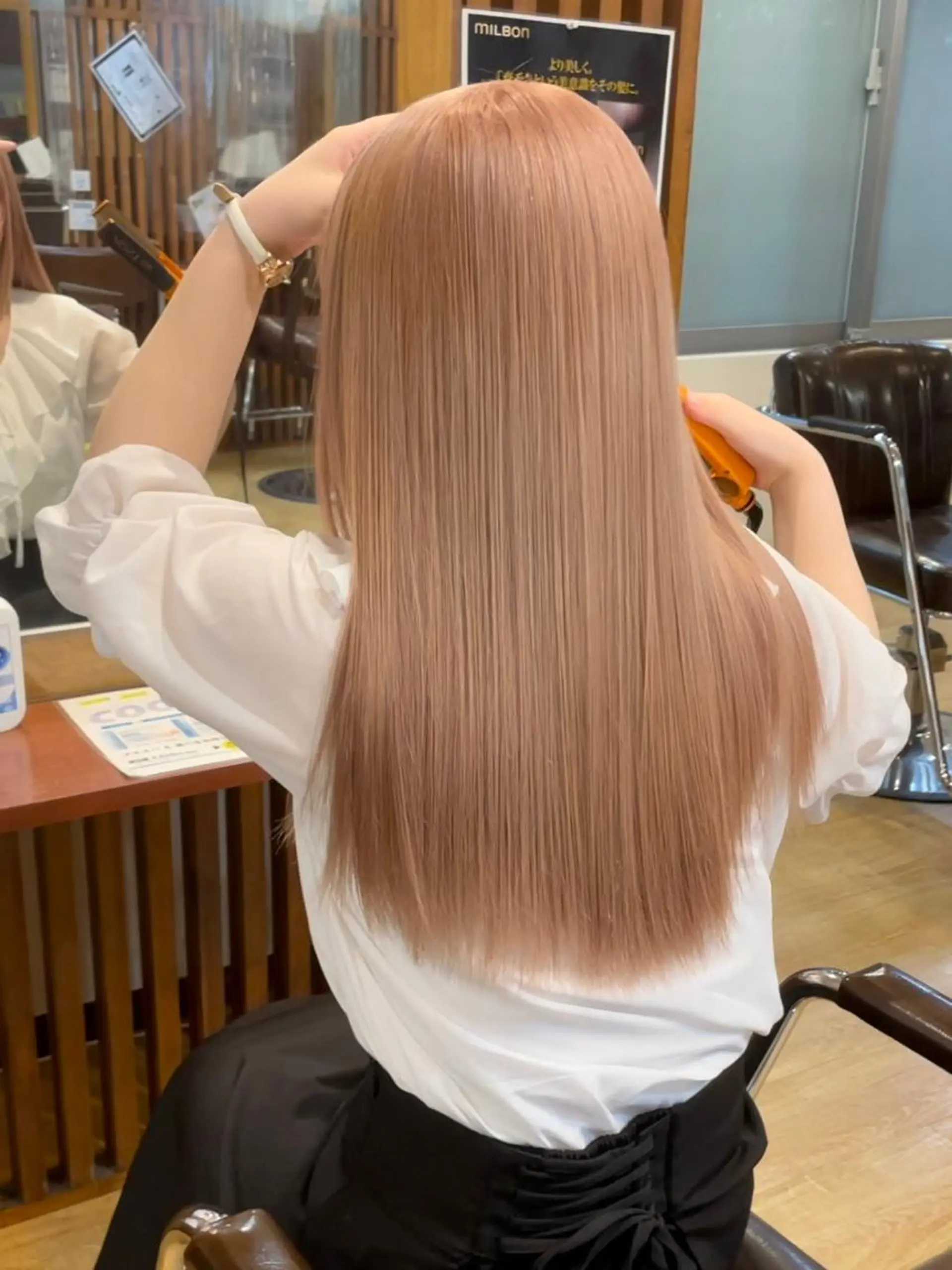 ロング カラー ベージュカラー ブリーチ ハイトーンカラー ホワイトベージュ バレイヤージュ/ハイ ライト/庄司鉄平のヘアスタイル
