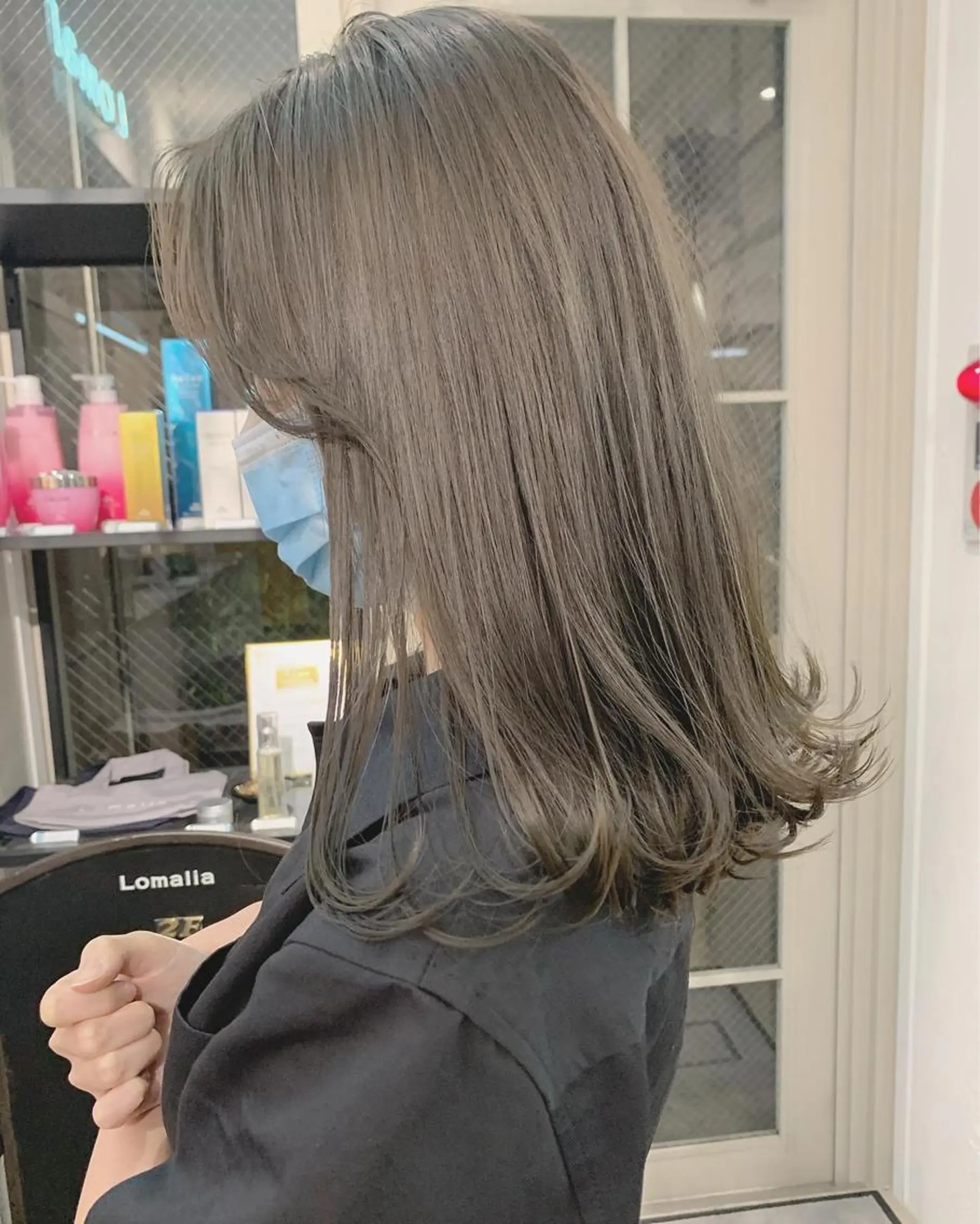 ミディアム カラー ハイトーンボブ 前田 表参道　グレージュのヘアスタイル