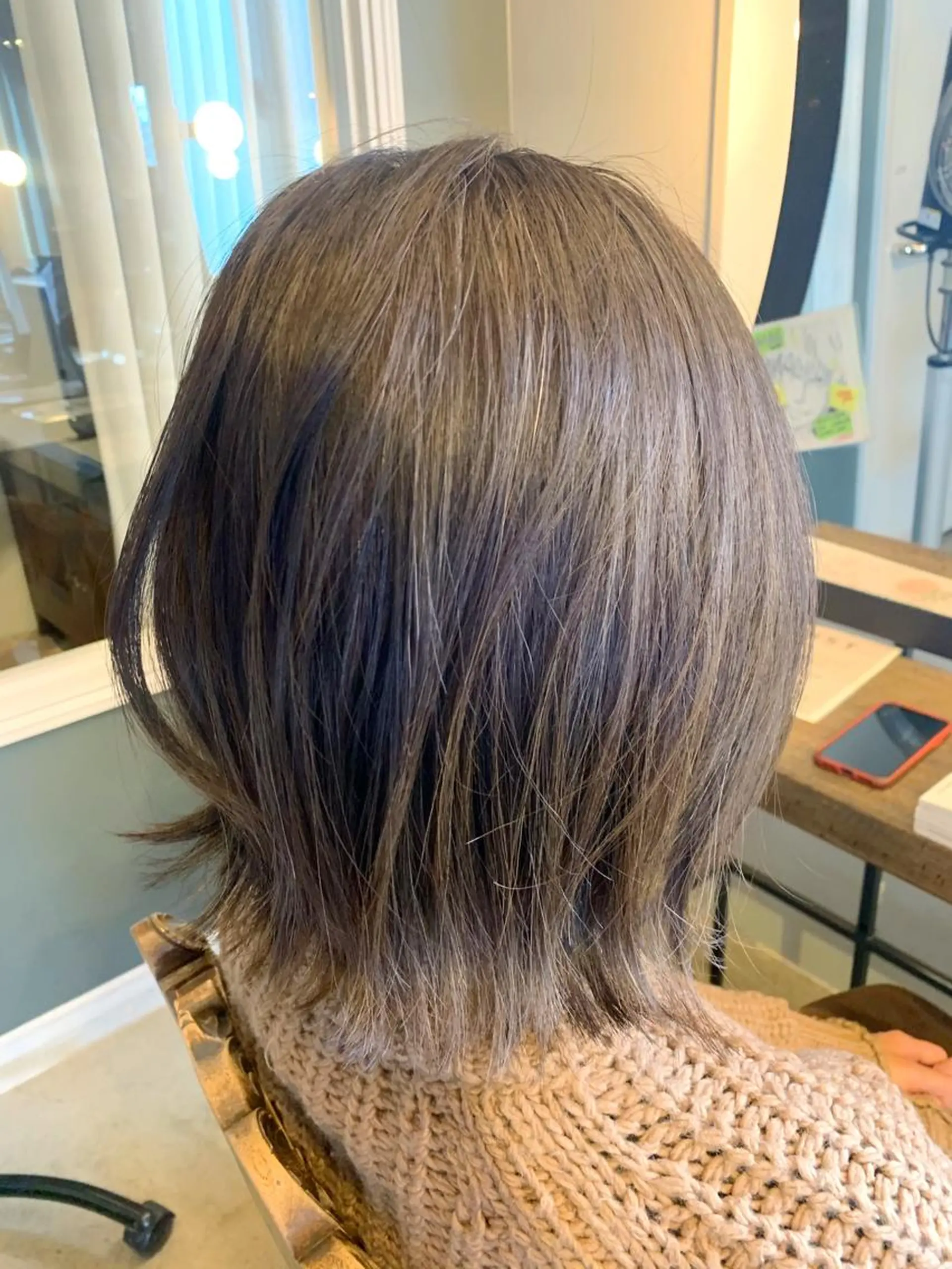 ミディアム ミディアムレイヤー ハイライト レイヤーカット 佐藤 美紅のヘアスタイル