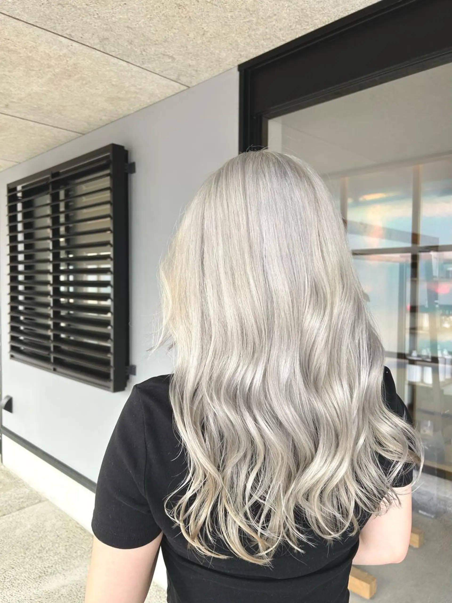 カラー ブリーチ ハイトーンカラー 杉林 莉沙のヘアスタイル