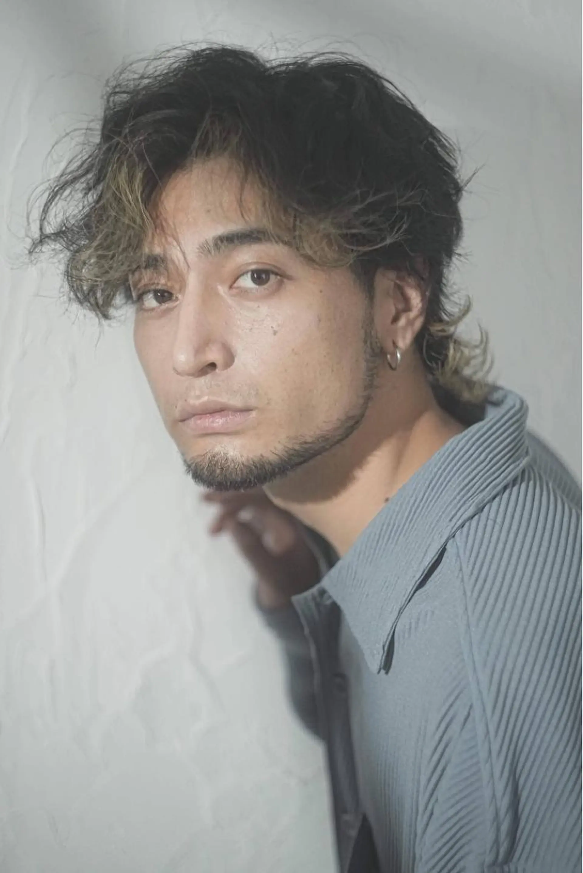 カラー メンズ メンズブリーチ メンズハイライト メンズインナーカラー ブリーチ ケアブリーチ 原 壱弥のヘアスタイル