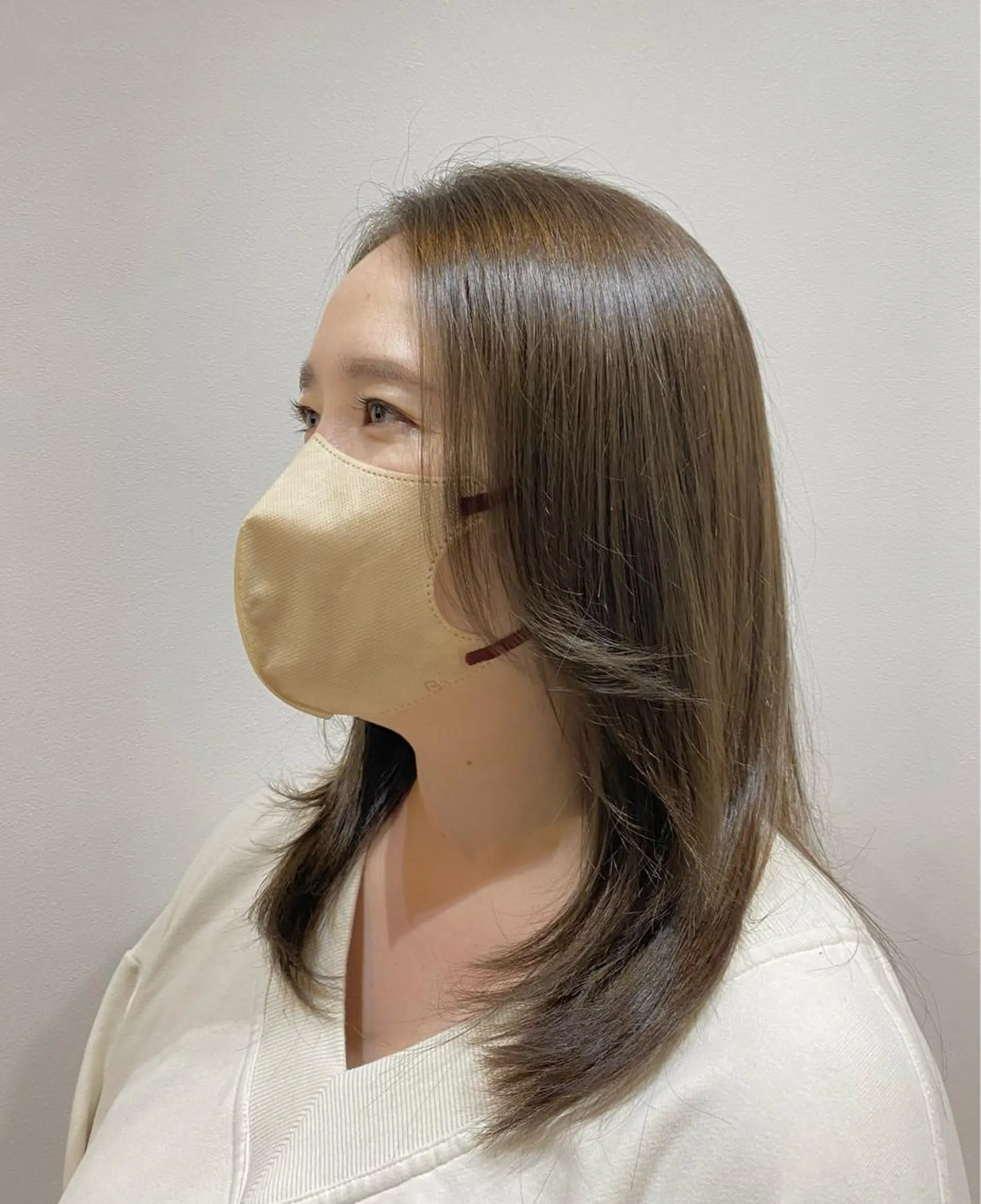 ミディアム カラー アディクシーカラー アッシュ グレージュ シルバー シルバーアッシュ カット ヘアカラー トリートメント ♡オシャ髪♡AI ✂️newi町田のヘアスタイル