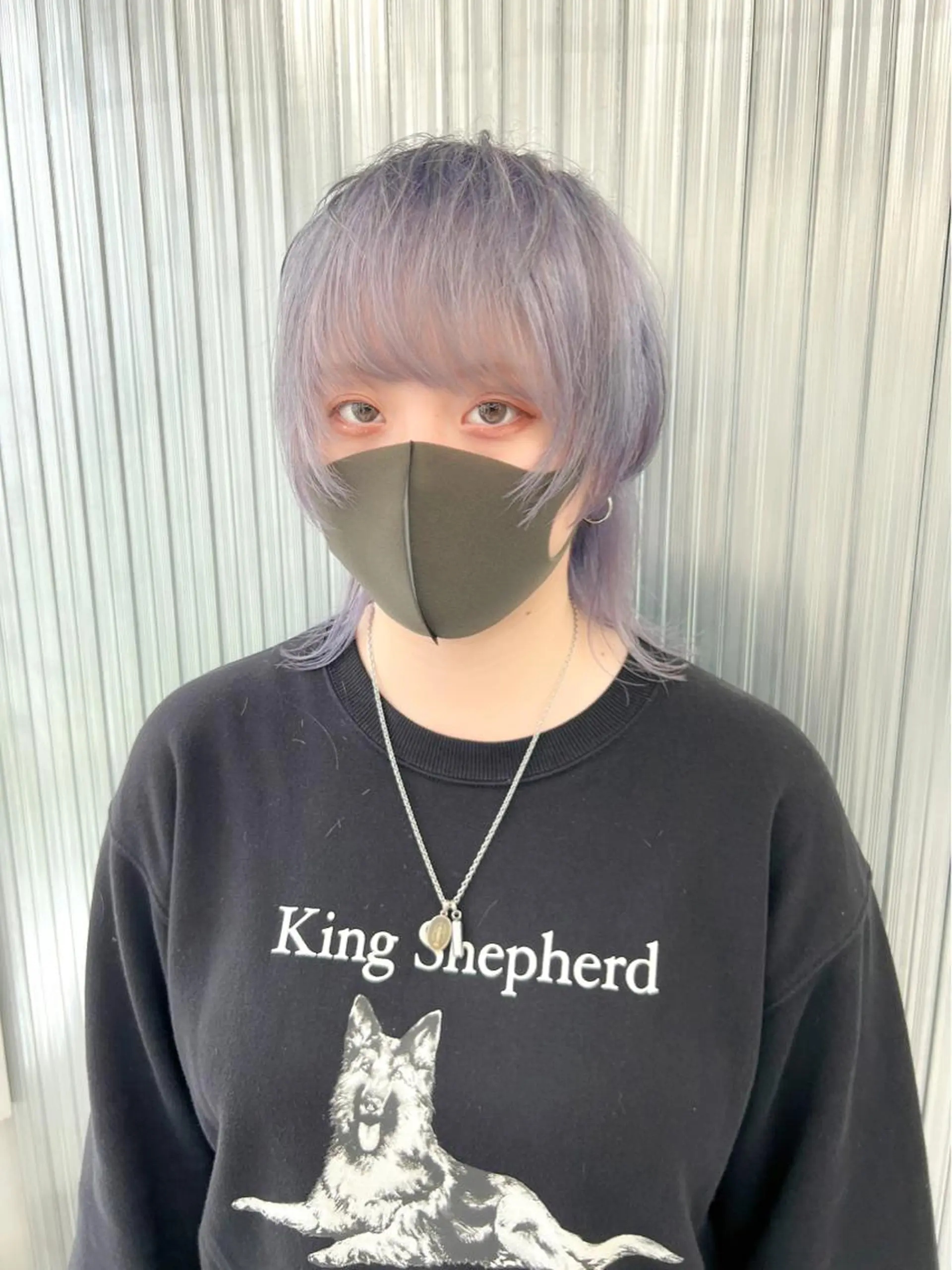 ショート パープルカラー ウルフカット 小倉 浩士のヘアスタイル