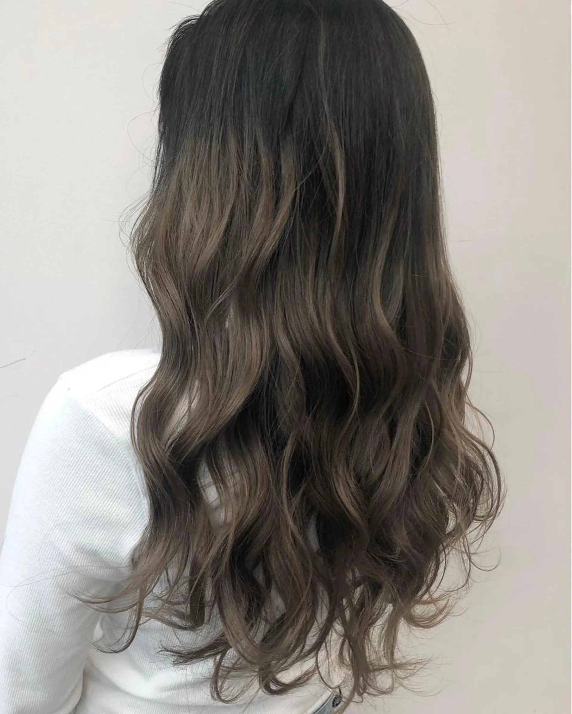 ロング カラー パーマ 【公式】amble luxe池袋東口🩷のヘアスタイル