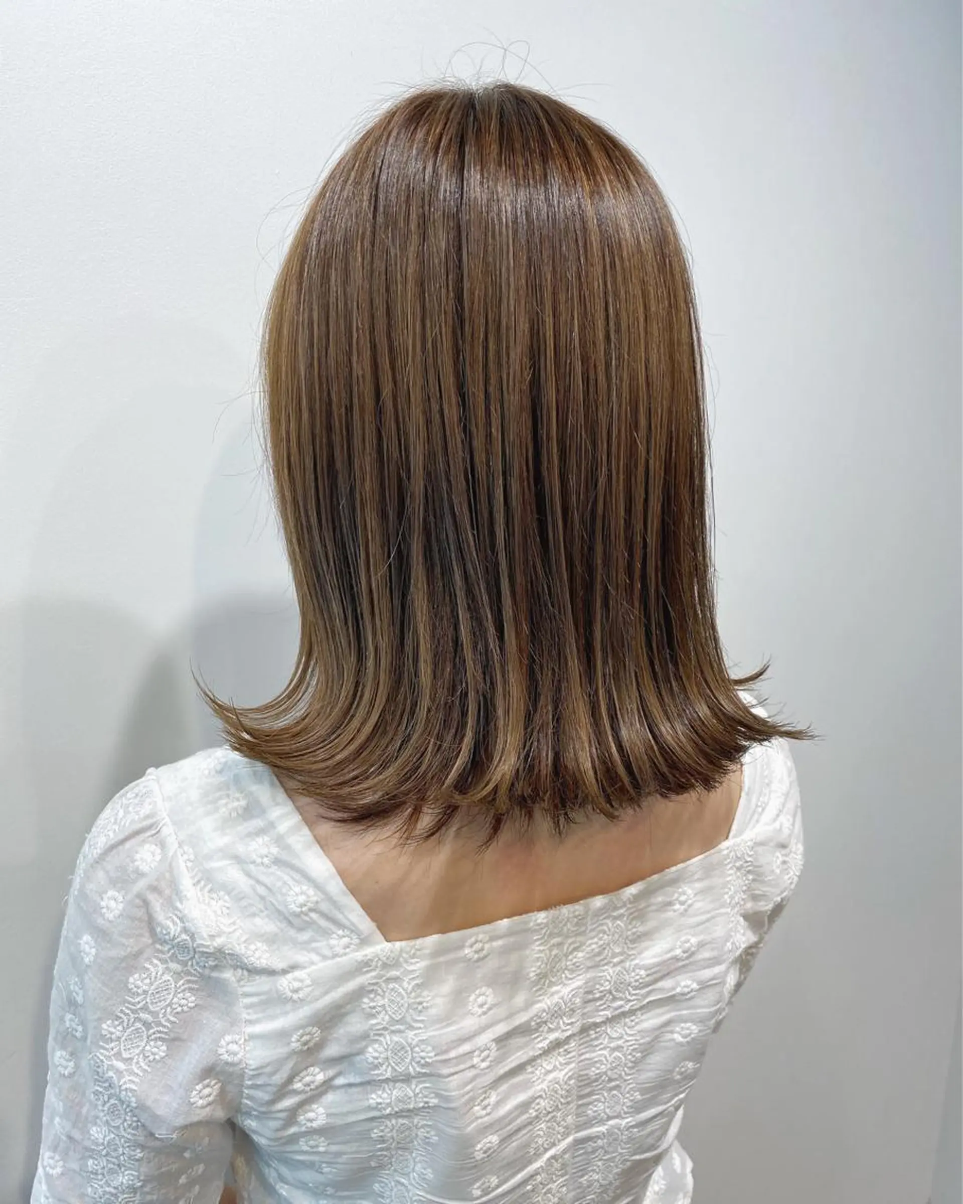 ミディアム カラー ベージュカラー ハイライトカラー ハイライト レイヤー/大人ボブ 渡邉【日吉美容室】のヘアスタイル