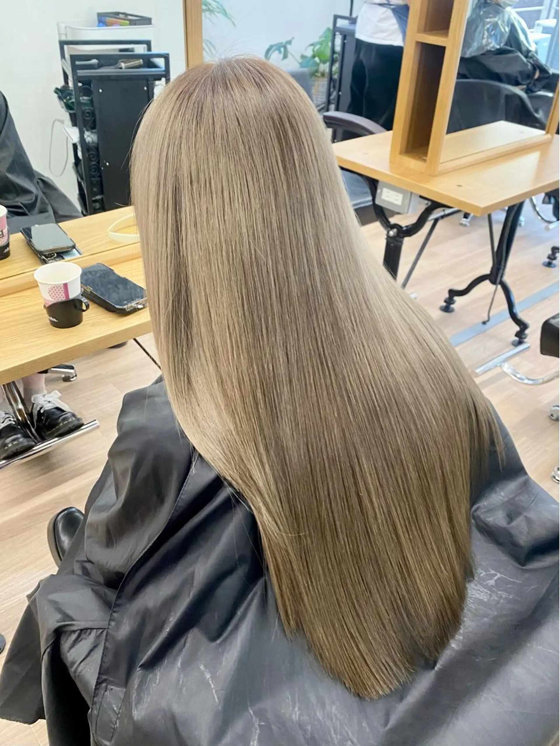 ロング カラー アッシュ アッシュブラウン バレイヤージュ ベージュカラー 黒髪 カット ヘアカラー トリートメント 韓国風×透明感カラー 髪質改善オタベシンヤのヘアスタイル