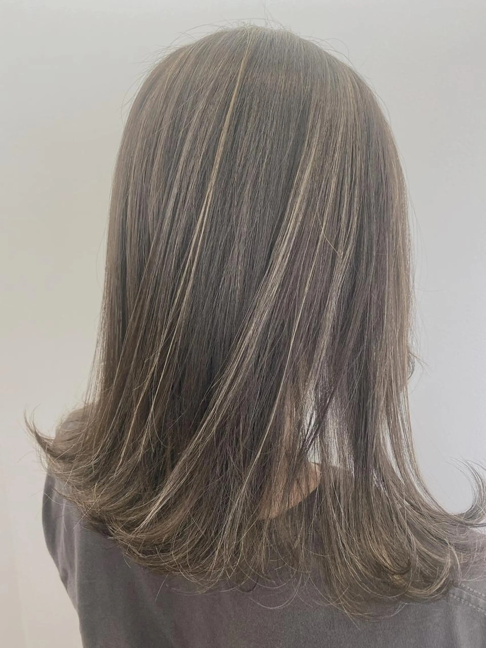 ミディアム ハイライト カット ヘアカラー 上川 開生のヘアスタイル