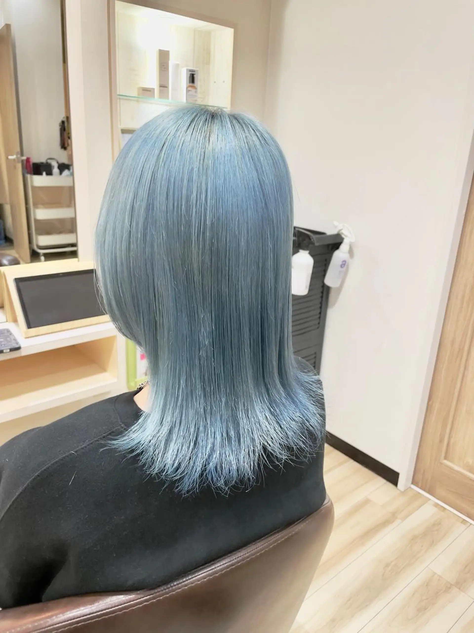 ミディアム カラー 🌈派手髪ハイトーン 🌈鈴木亮太🌈のヘアスタイル