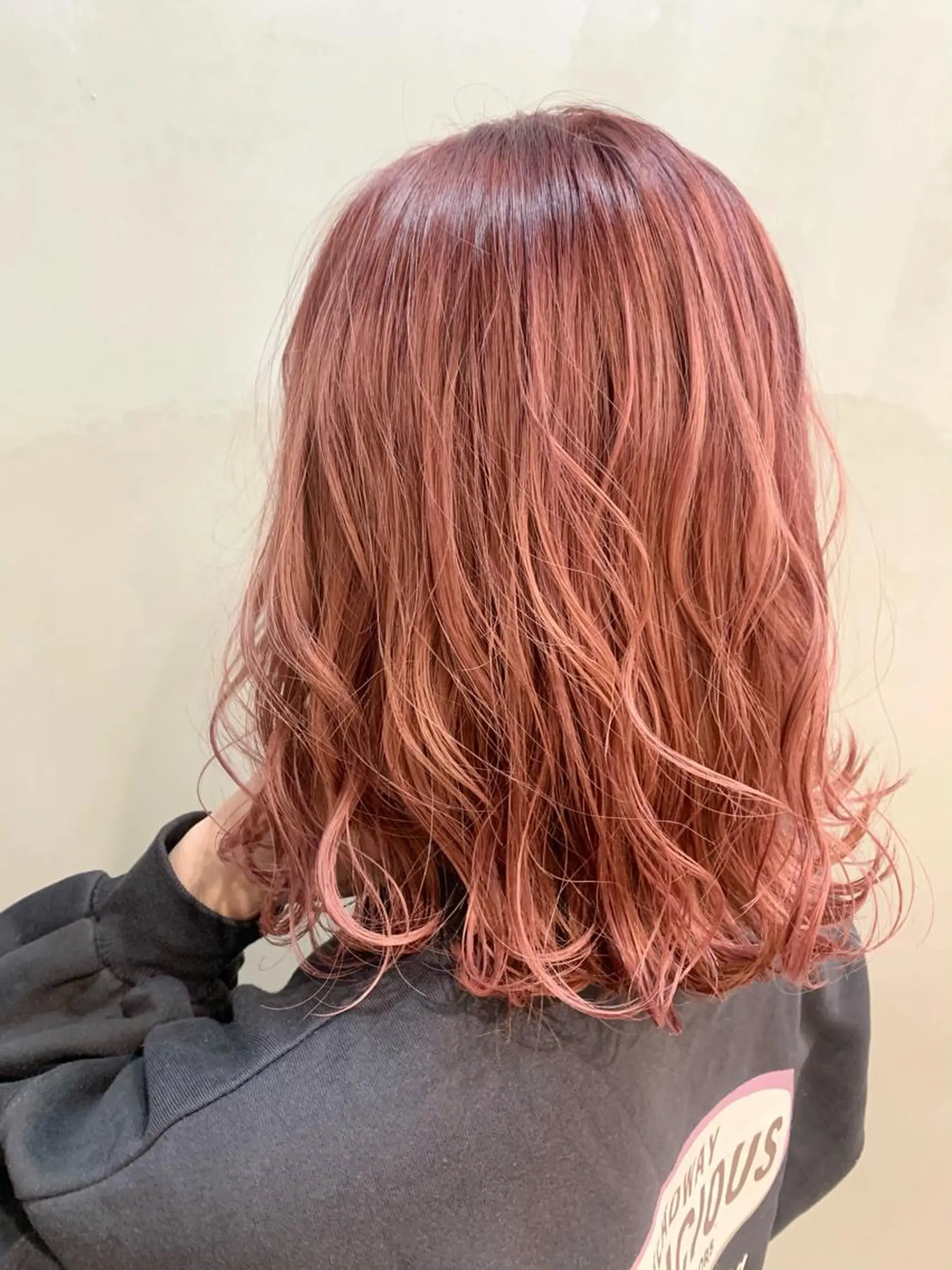 ミディアム カラー 堤 麻衣子のヘアスタイル