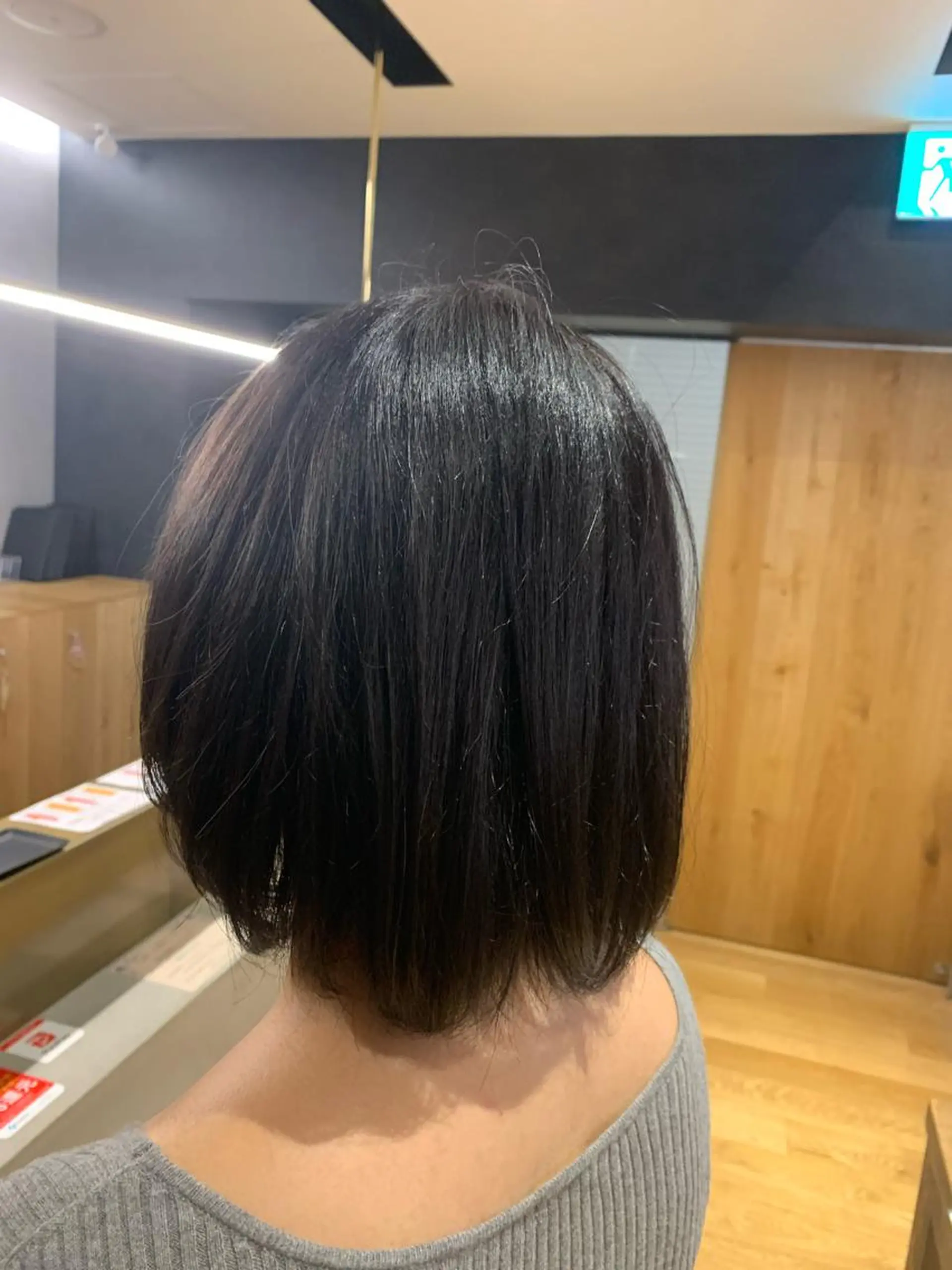 ショート ヘアカラー 土佐 優奈のヘアスタイル